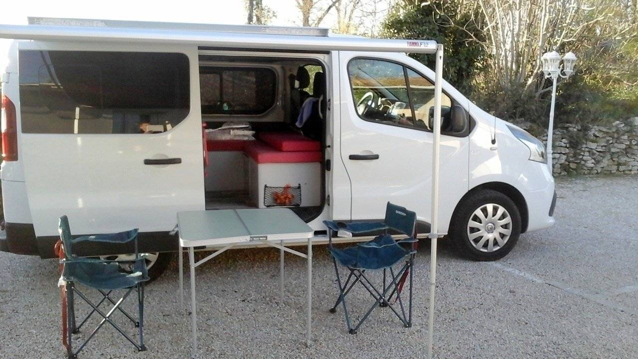 Camp in van RENAULT TRAFIC III 1.6 ENERGY DCI 145 TWIN TURBO EU6 L1H1 2.7T