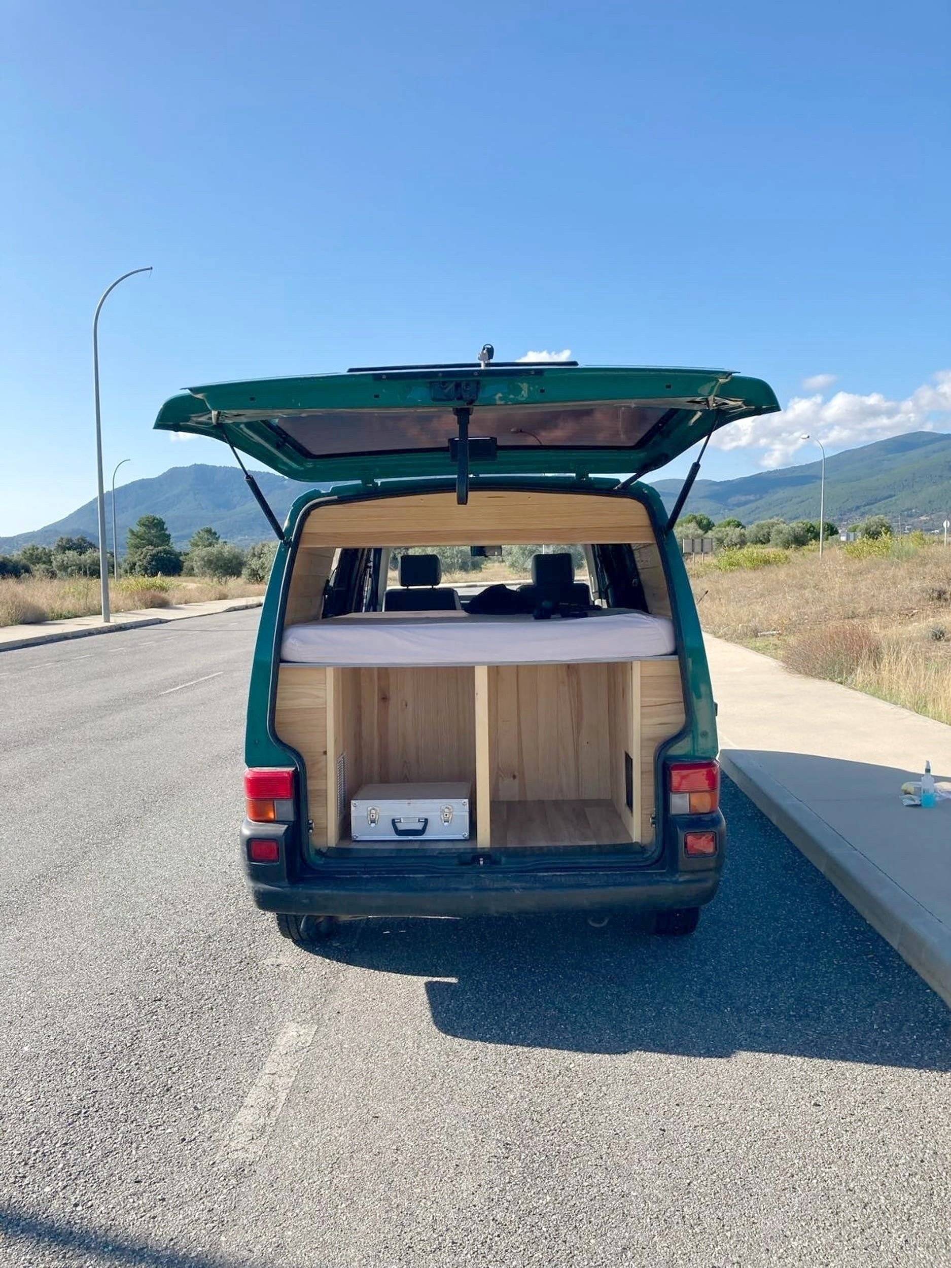 Plazas en cama Volkswagen T4, 2,5 TDI - Yescapa