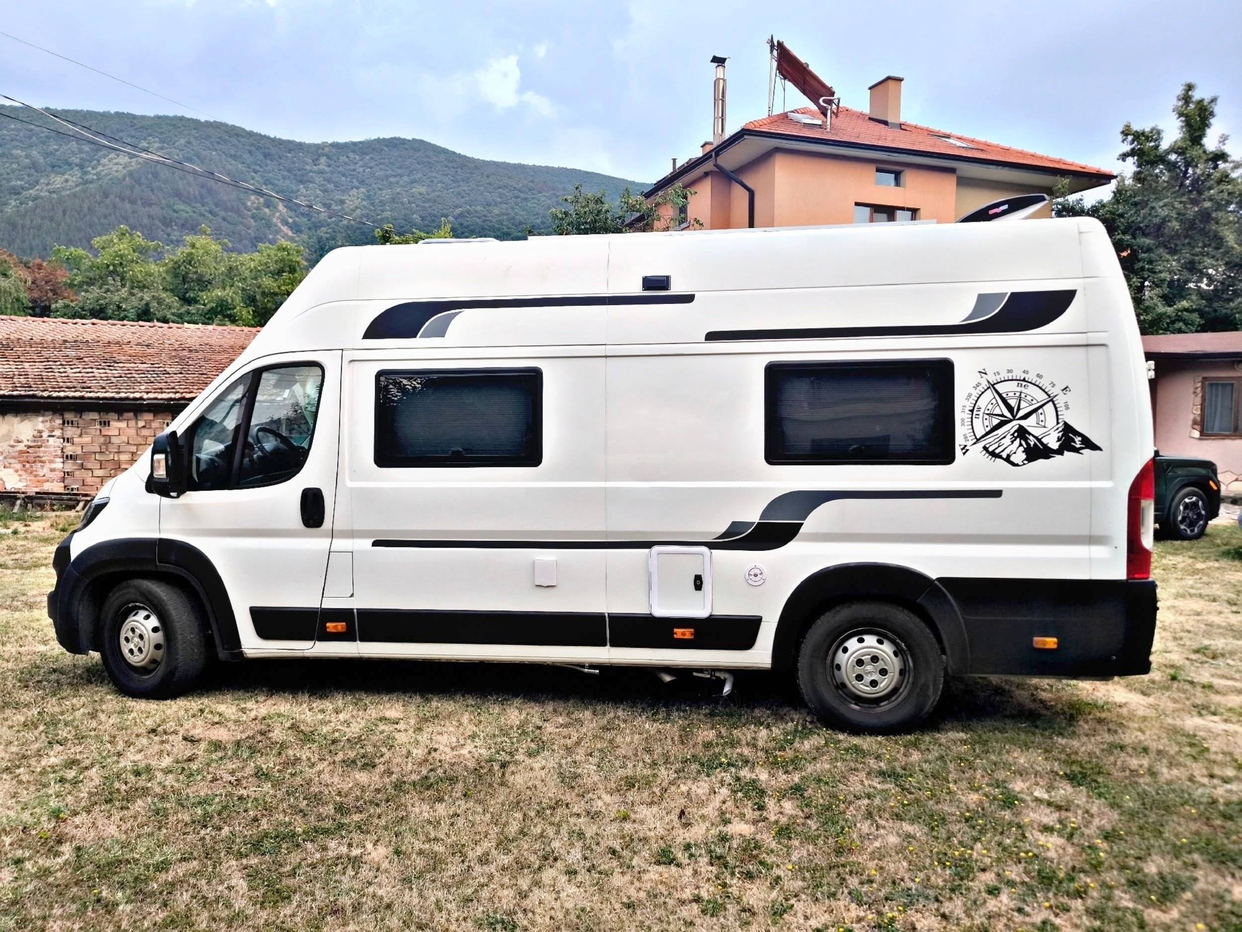 Front view from 3/4 Peugeot Boxer 2,2 l hdi 130 ch - Yescapa