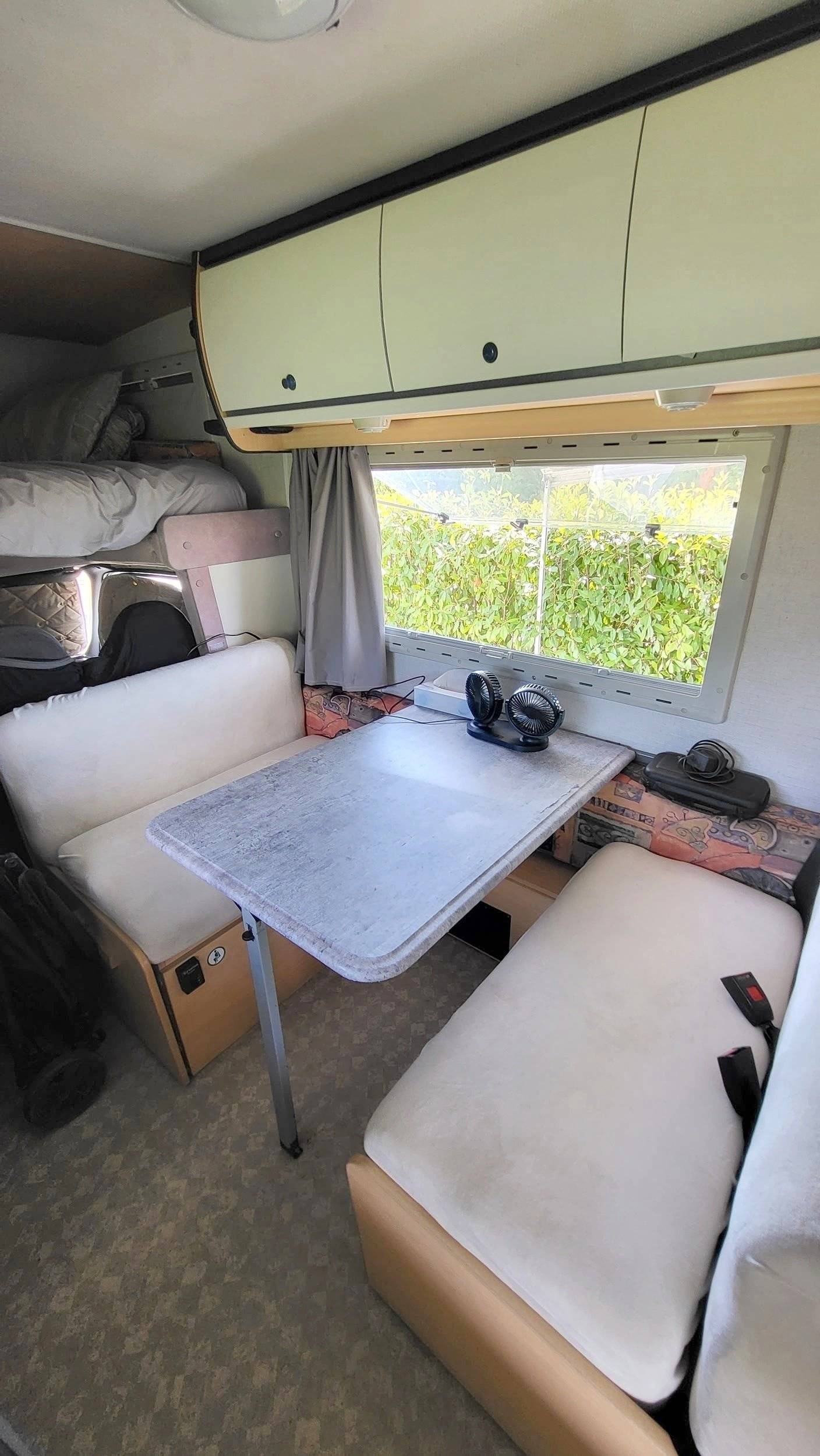 Coin repas Ford Transit 2,5 TD - Yescapa
