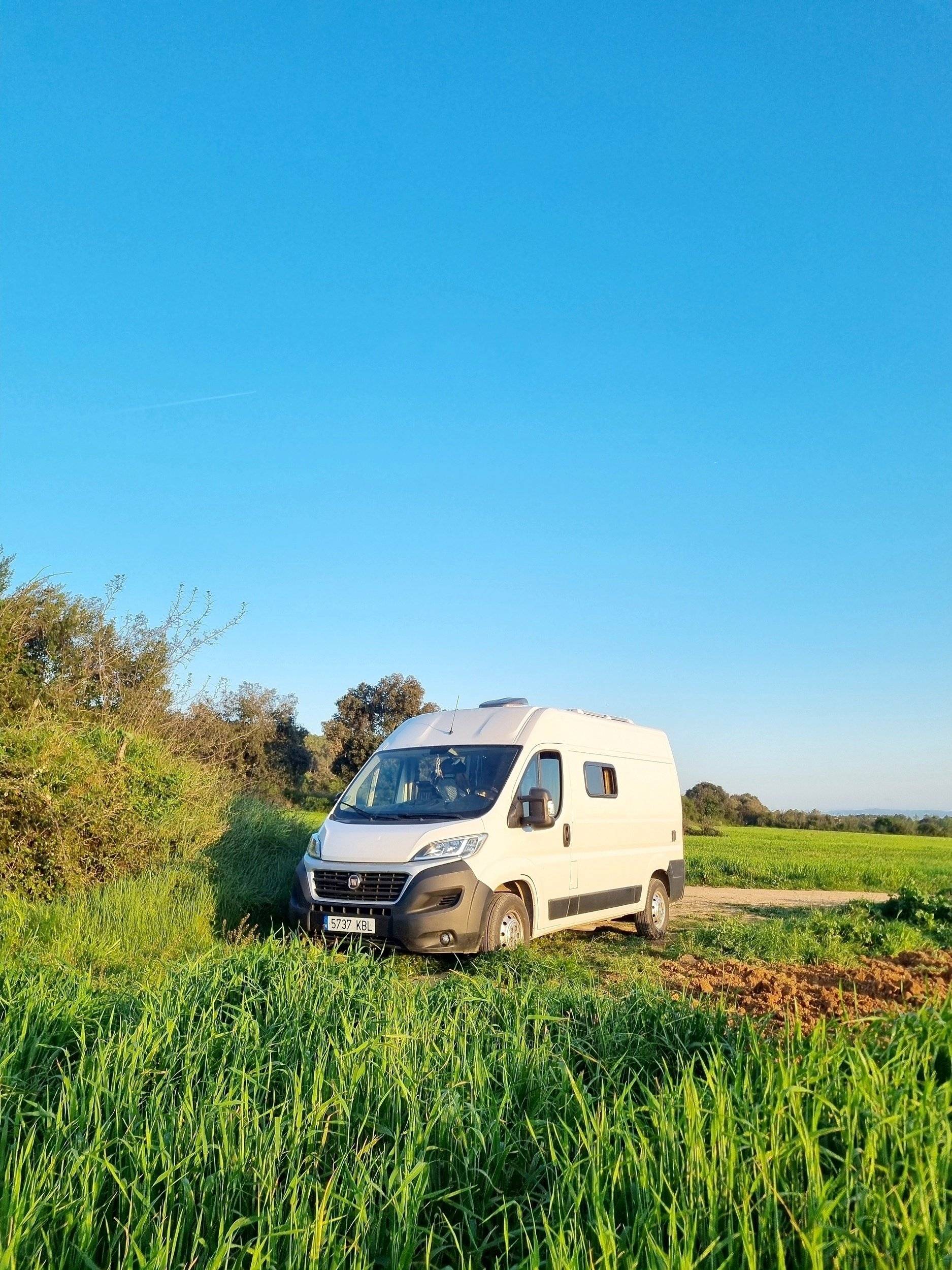 Vista del vehicle angle davanter Fiat Fiat ducato - Yescapa