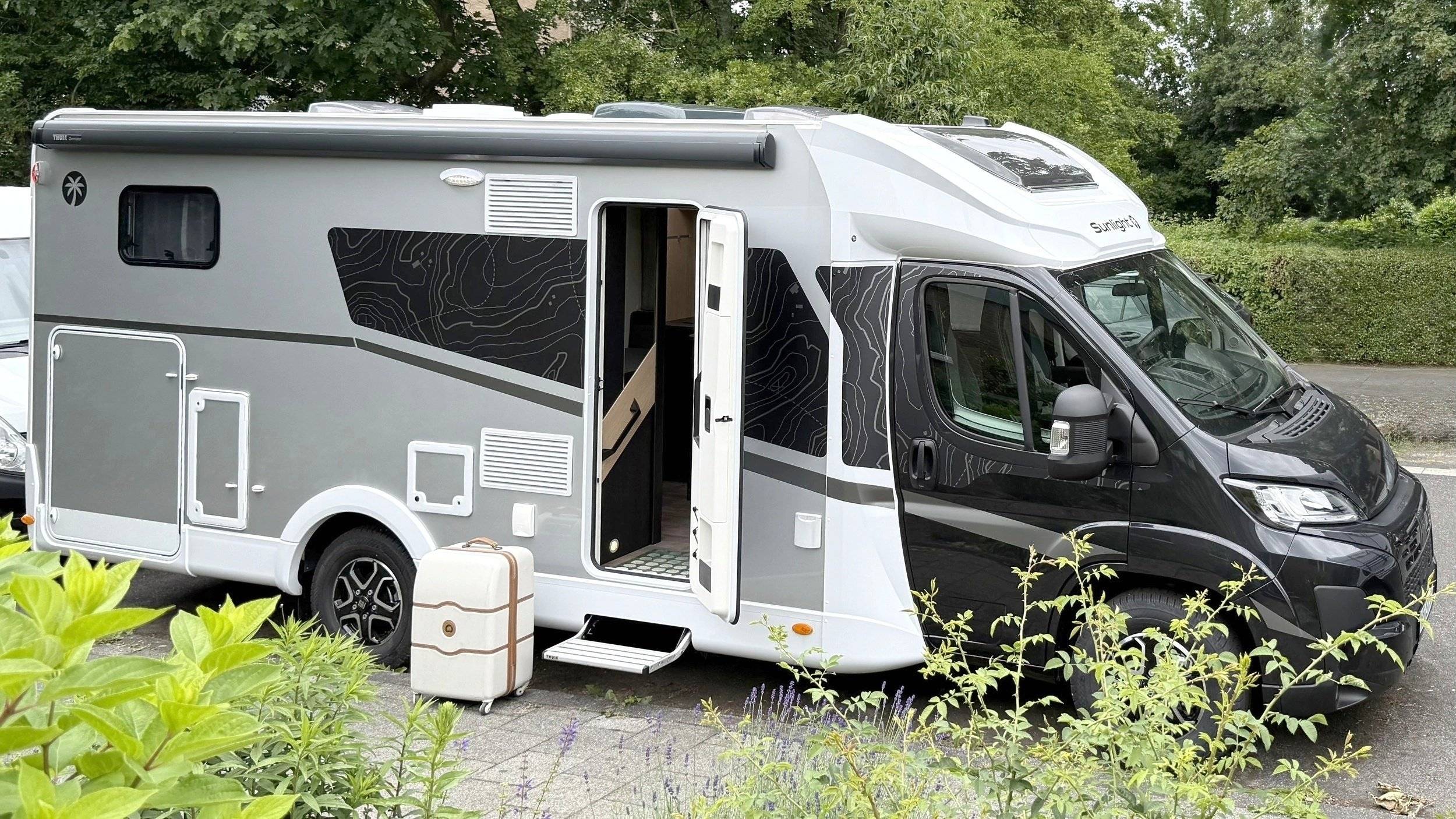 schräge Vorderansicht Fiat FIAT DUCATO - Yescapa
