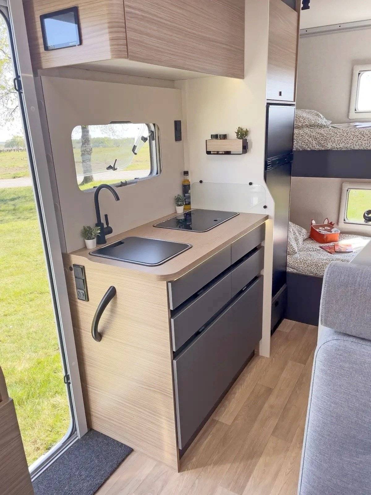 Mooveo &amp; Pilote "Galaxy"