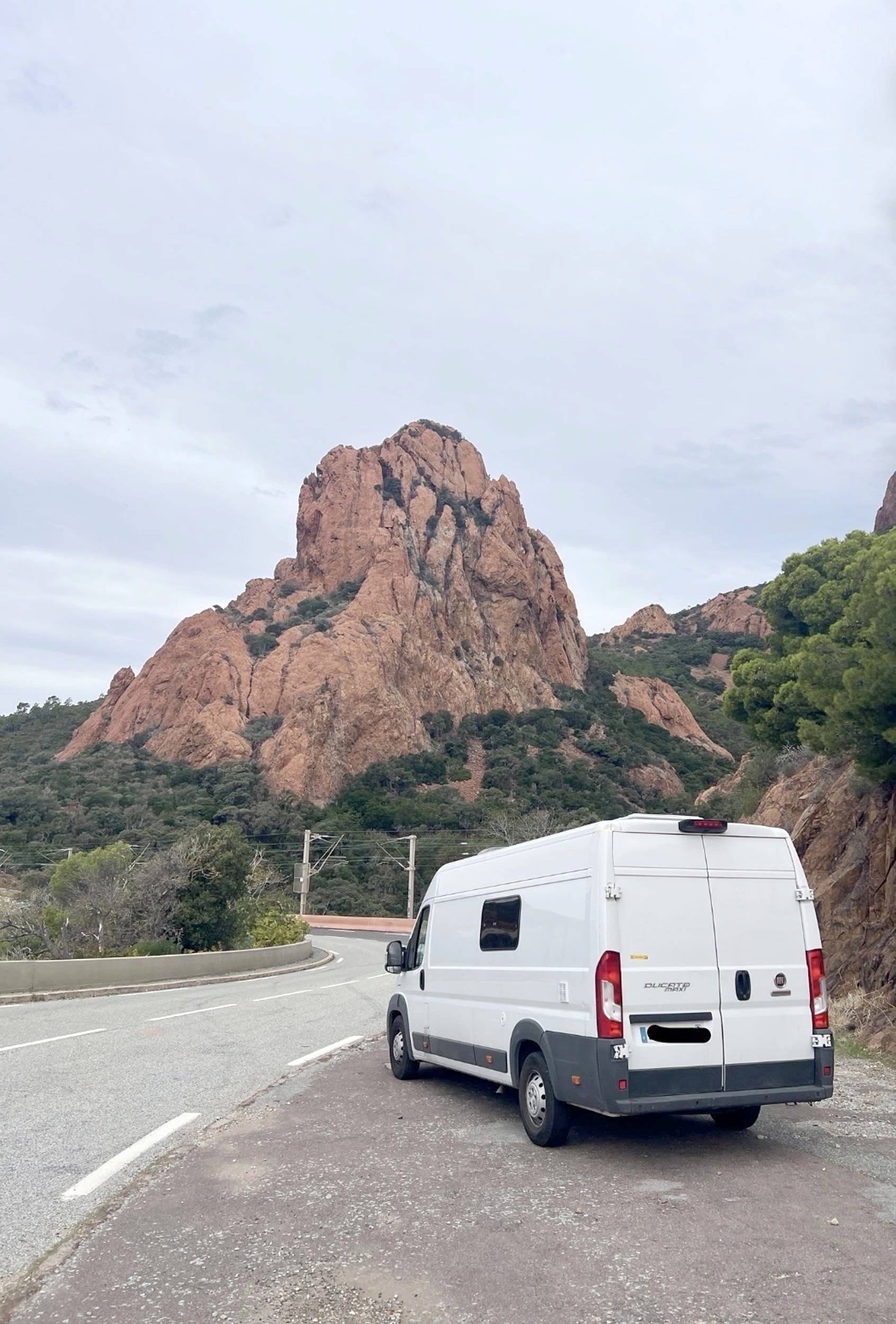 Vue avant de 3/4 Fiat Ducato 2,3 l 150 ch - Yescapa