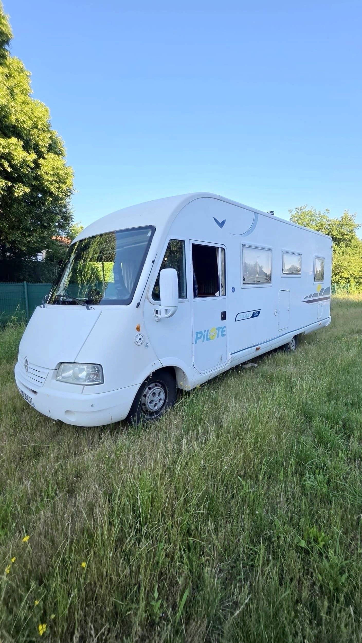 schräge Vorderansicht Citroën 2.8 jtd - Yescapa