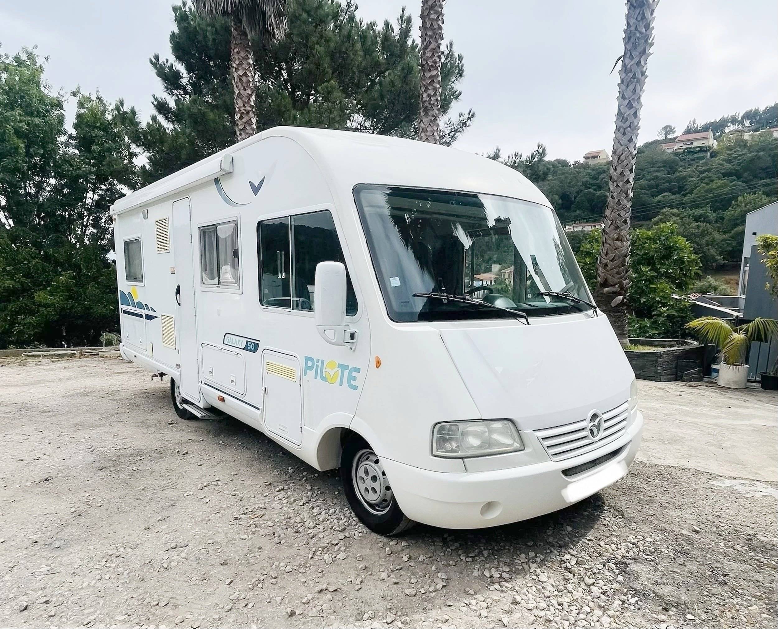 schräge Vorderansicht Citroën 2.8 jtd - Yescapa