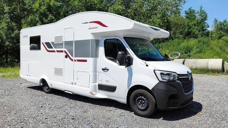 Front view from 3/4 Renault Master 2,3 l 145 ch - Yescapa