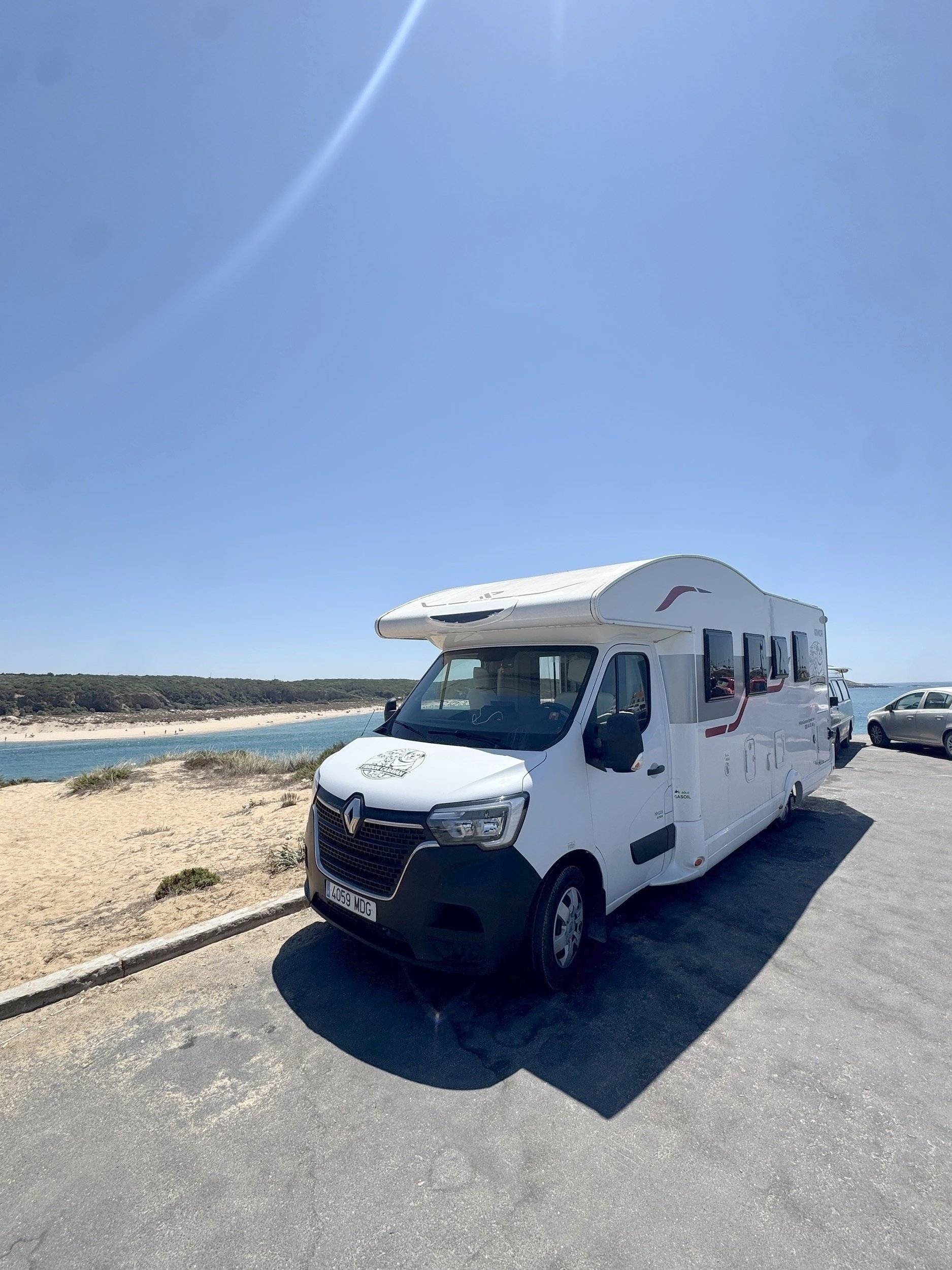 Vue avant de 3/4 Renault Master 2,3 l 145 ch - Yescapa