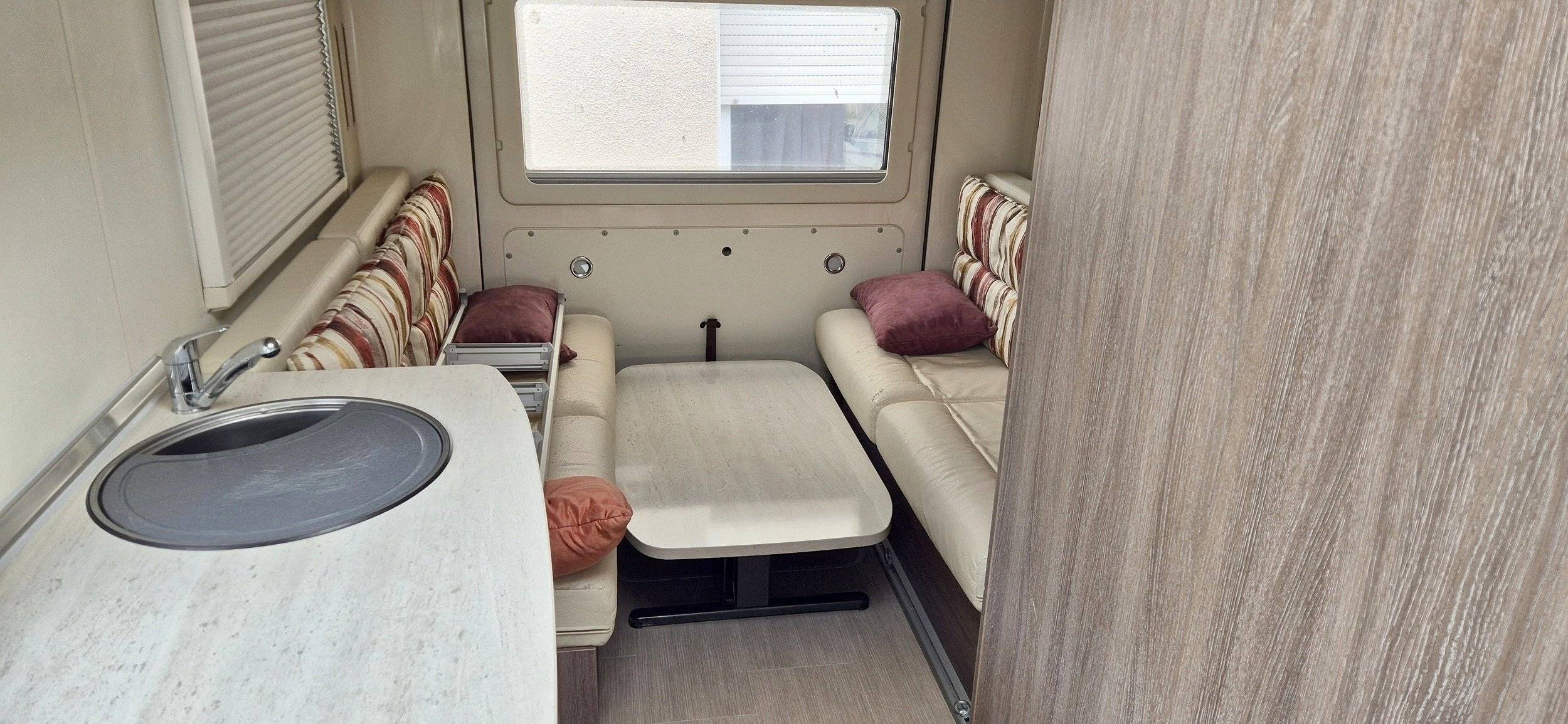 Dining Area Fiat - Yescapa