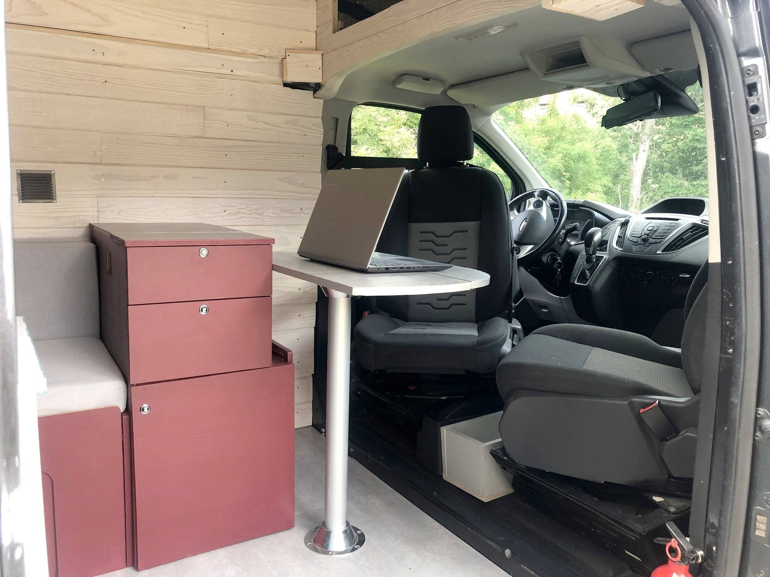 Dining Area Ford Ford Transit Custom - Yescapa