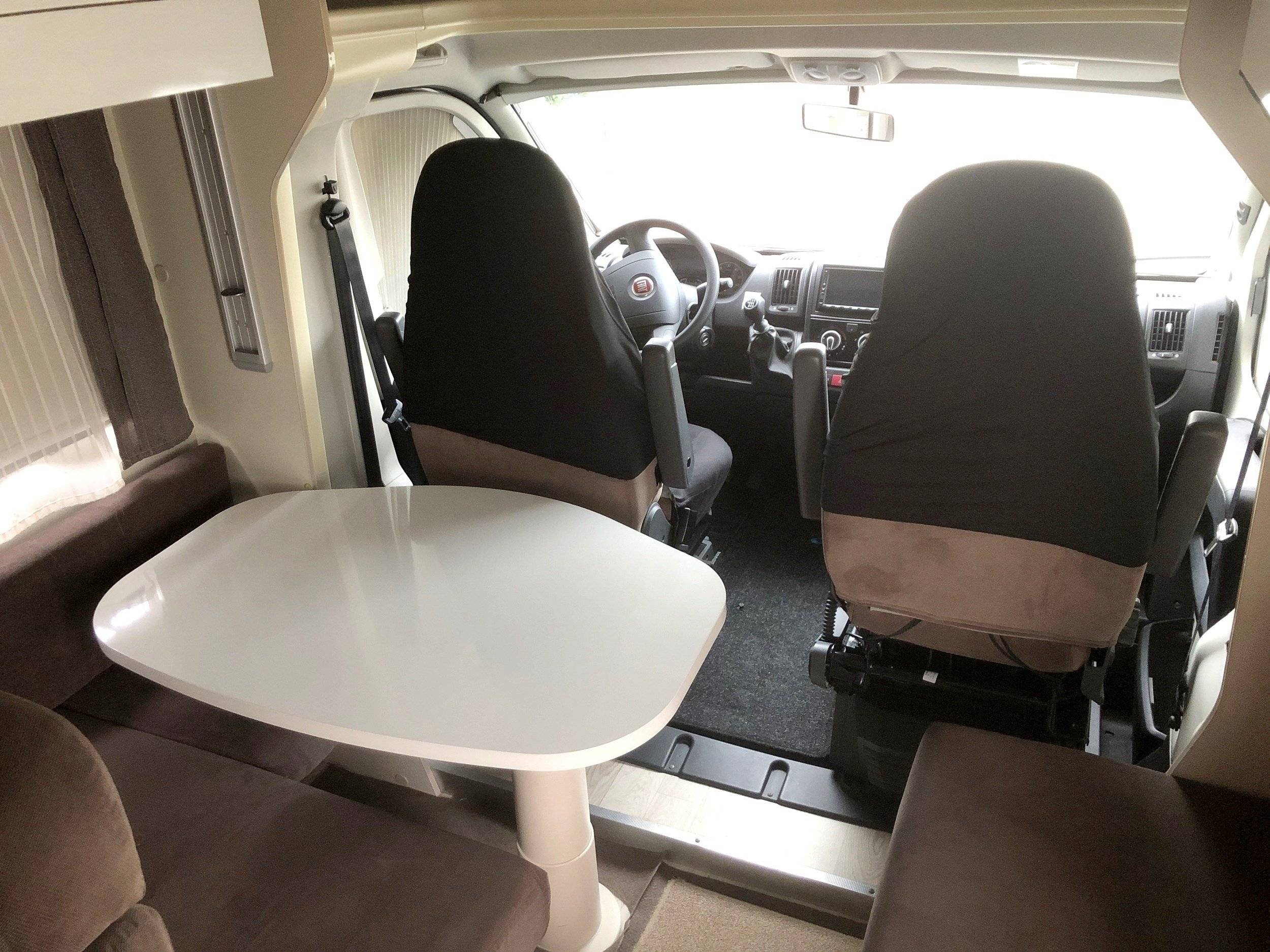 Dining Area Fiat Ducato 2,2 l JTD 100 ch. - Yescapa