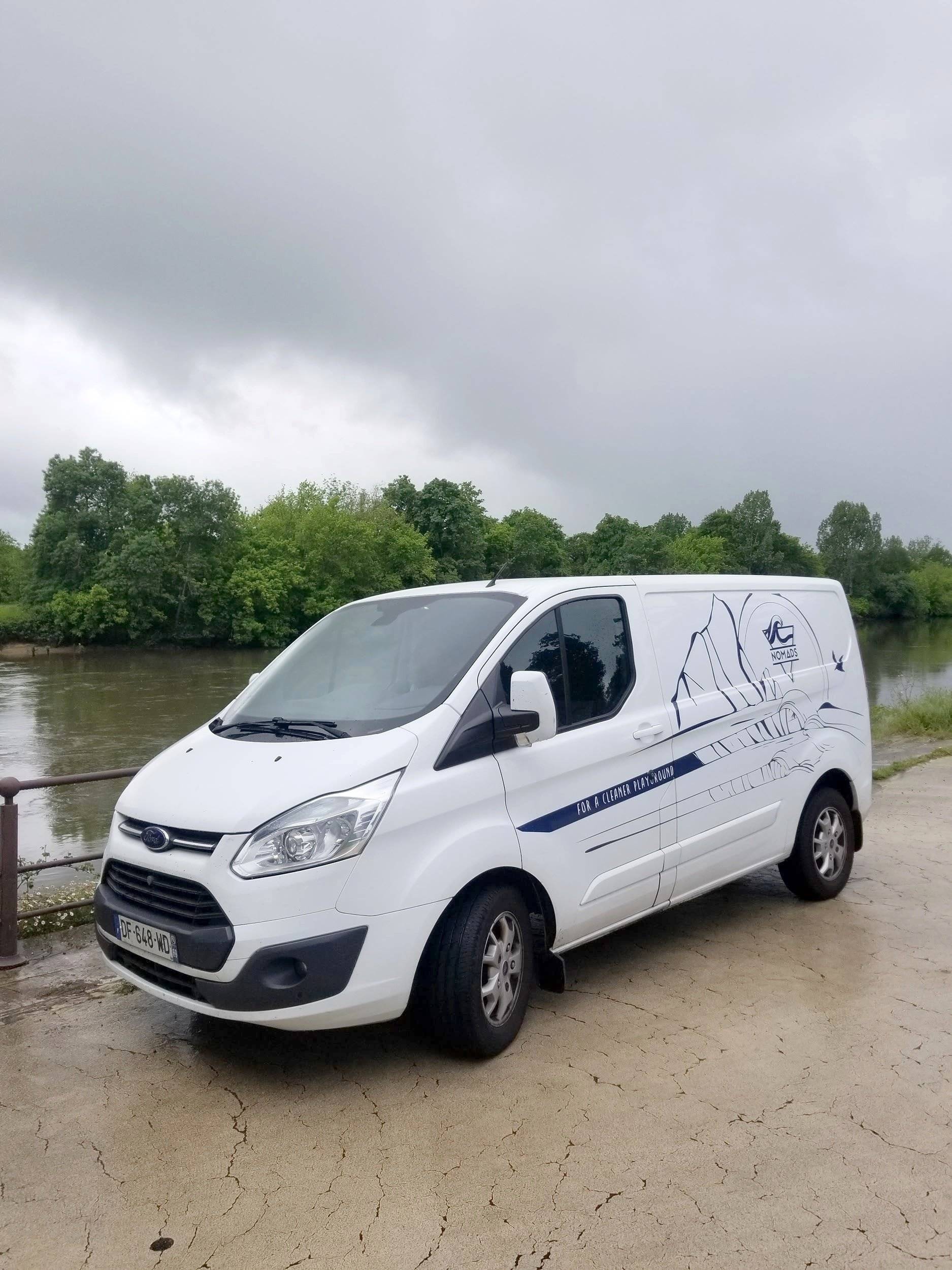 Vista frontale a ¾ Ford Transit Custom 2,0 l 130 ch - Yescapa