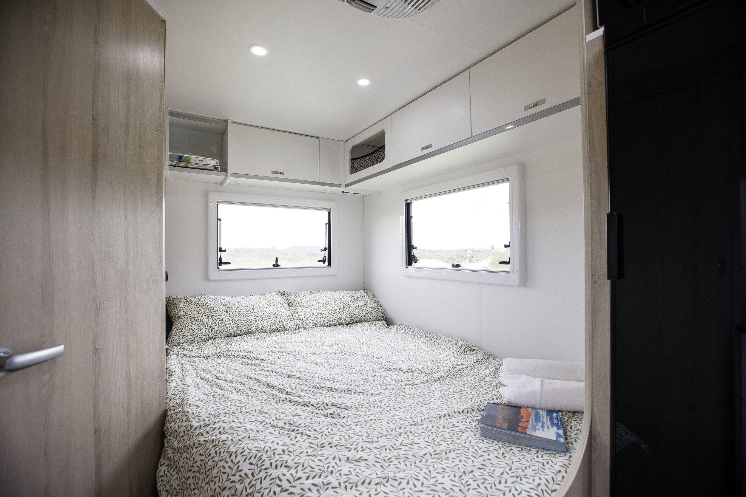 Área de jantar Oc Comfort Family 6 Auto Select Oc Comfort Family 6 Auto Select - Yescapa