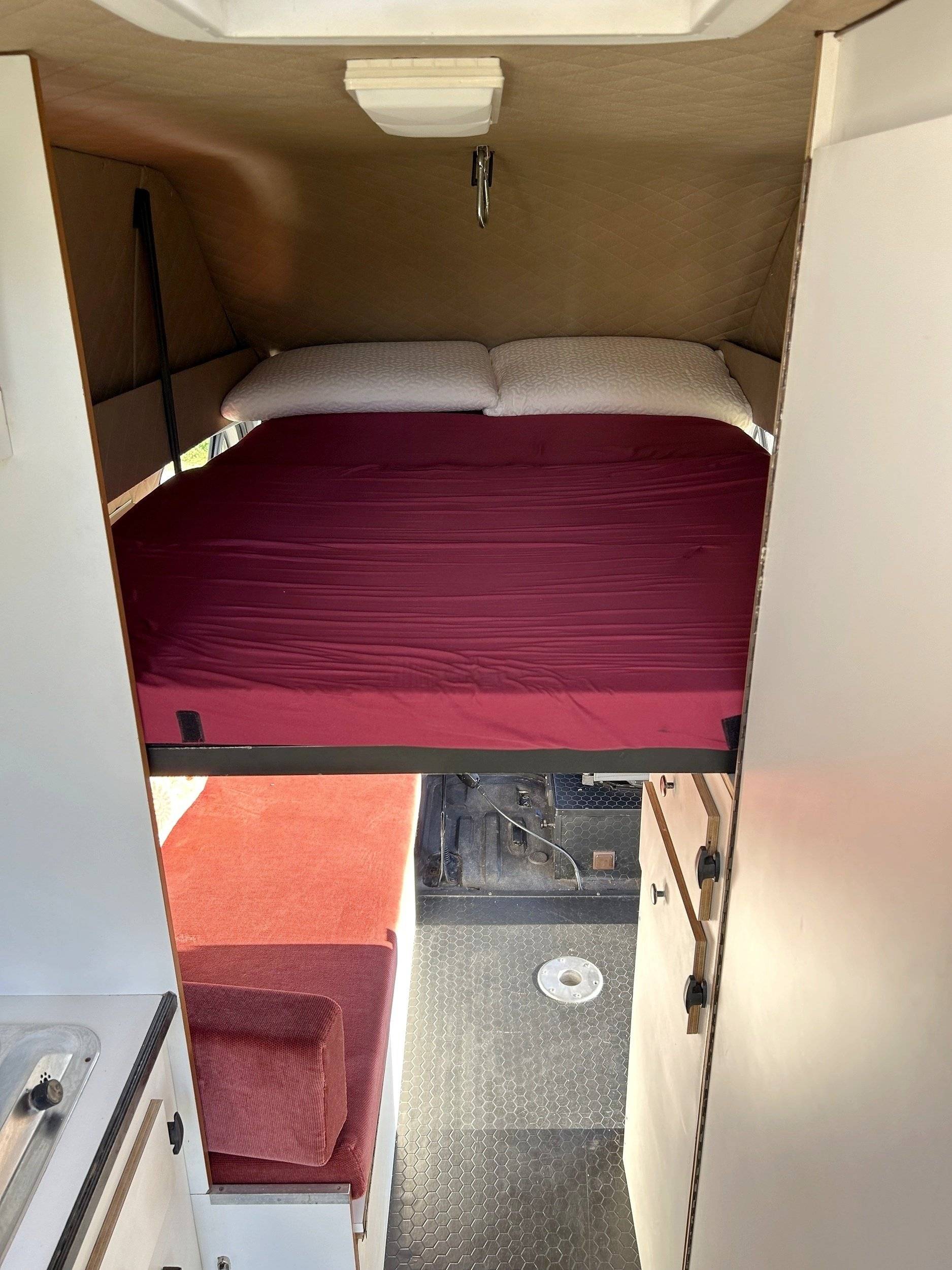 Plazas en cama Ford Transit - Yescapa