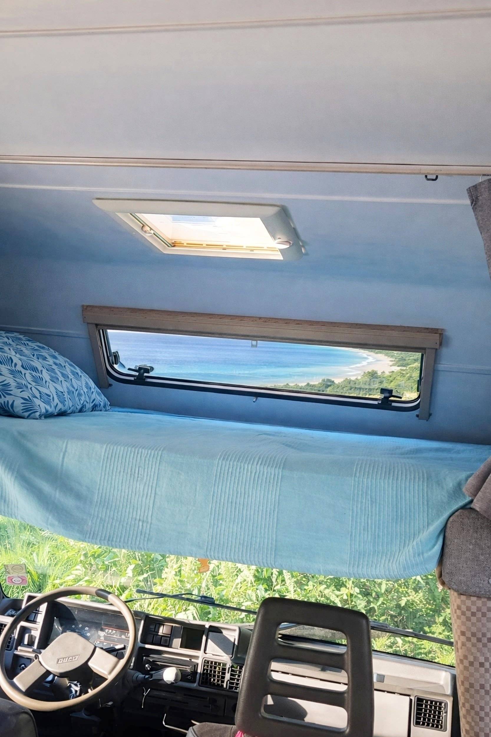 Berth Fiat Fiat Ducato 2.5 D - Yescapa
