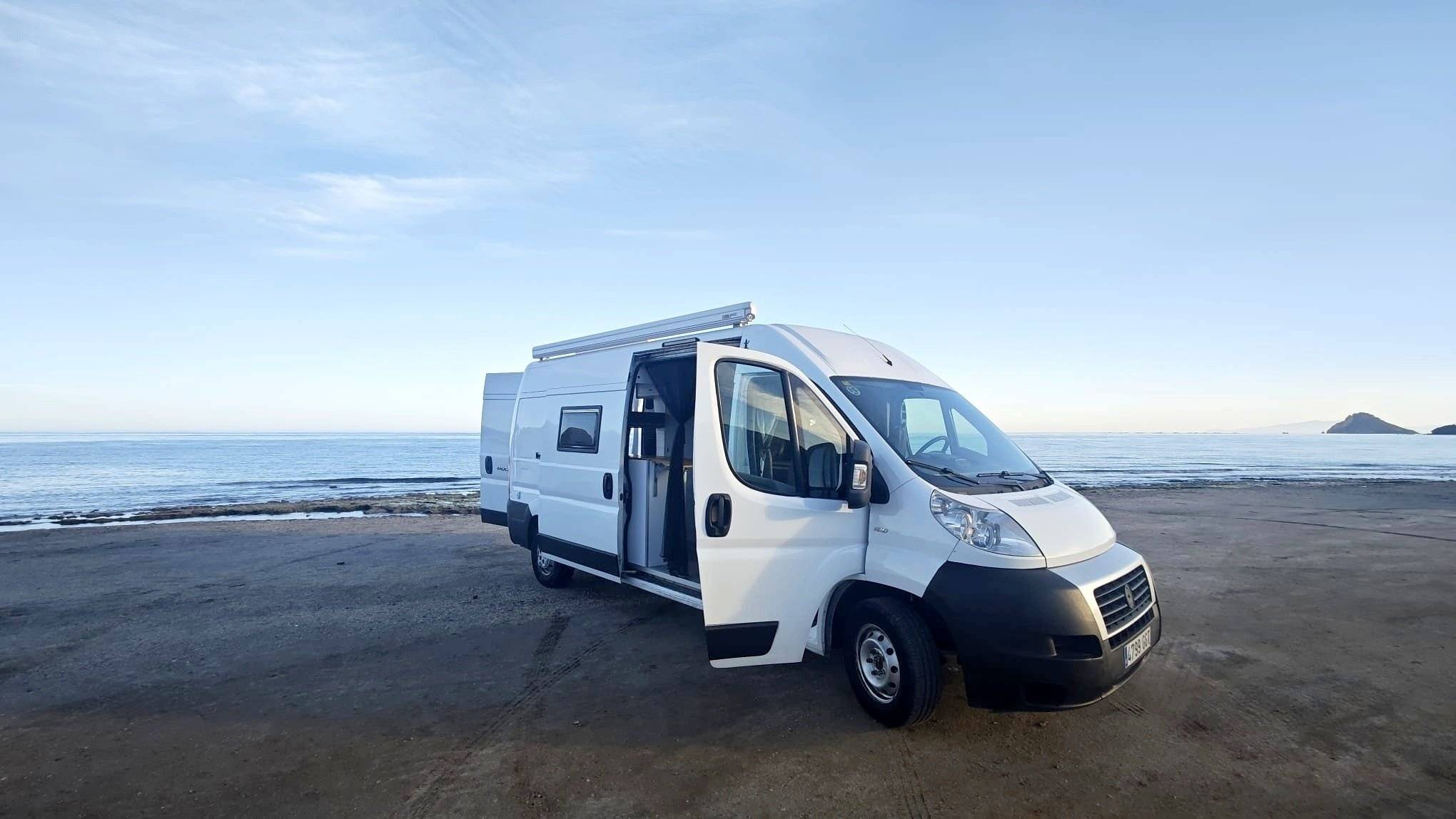 schräge Vorderansicht Fiat Ducato - Yescapa