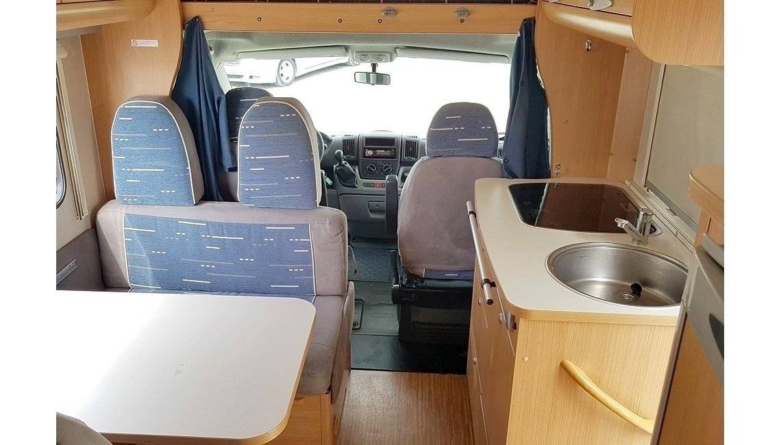 Dining Area Fiat Fiat ducato - Yescapa