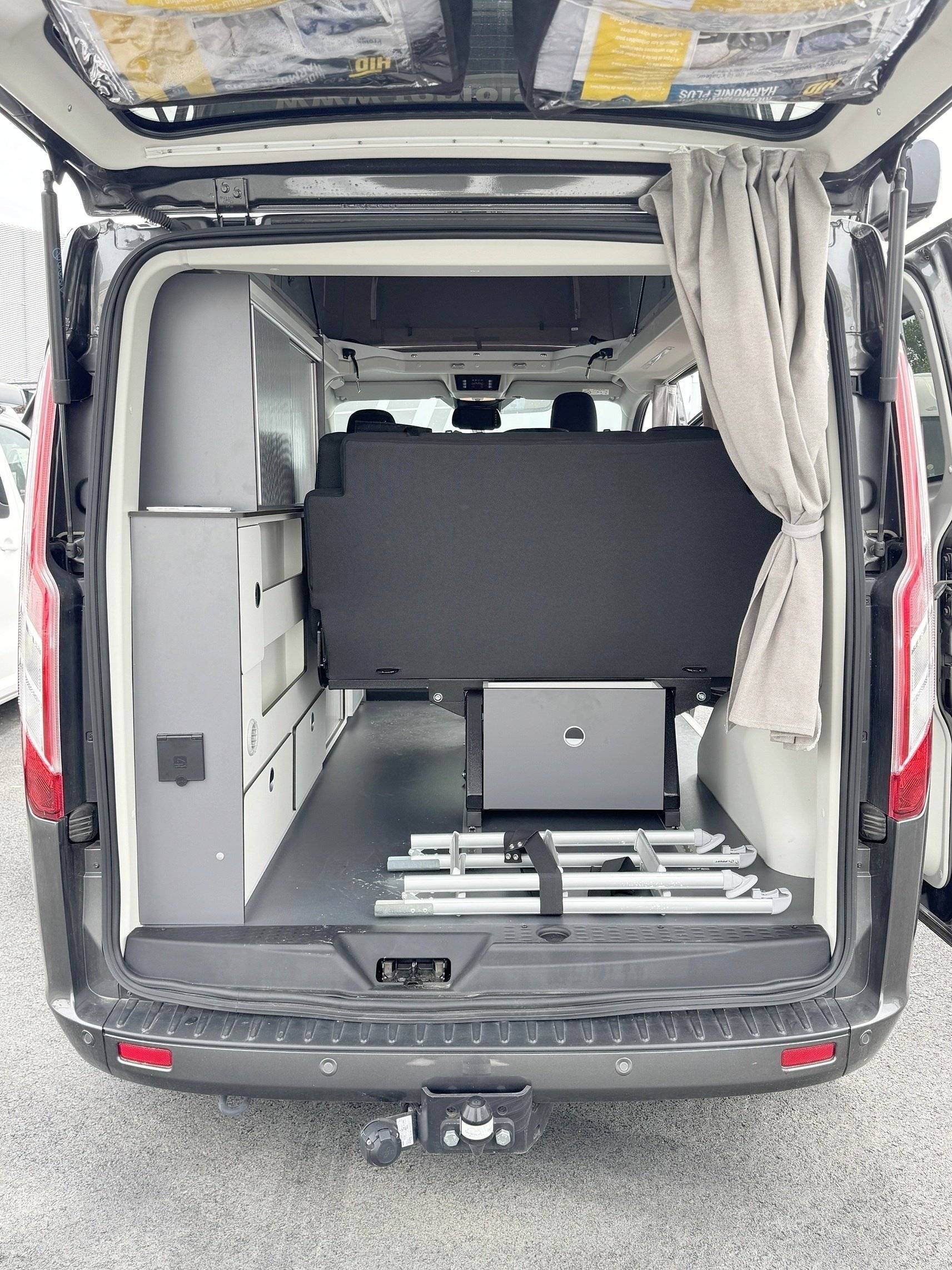 Couchages Ford FORD TRANSIT CUSTOM 2L 130ch - Yescapa