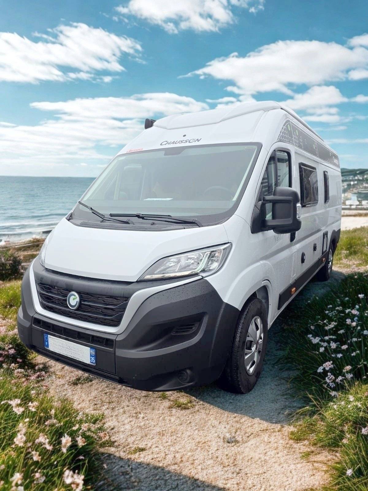 Front view from 3/4 Fiat Ducato - Yescapa