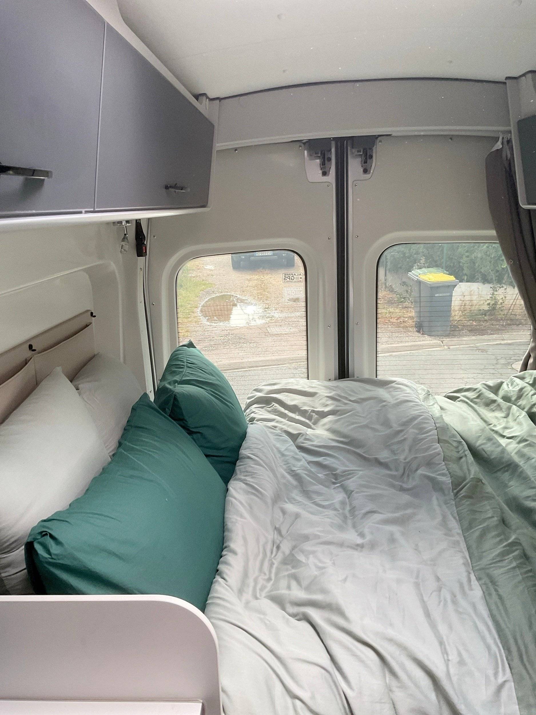 Couchages Ford Ford Transit 2.0 TDCI 170 CV - Yescapa