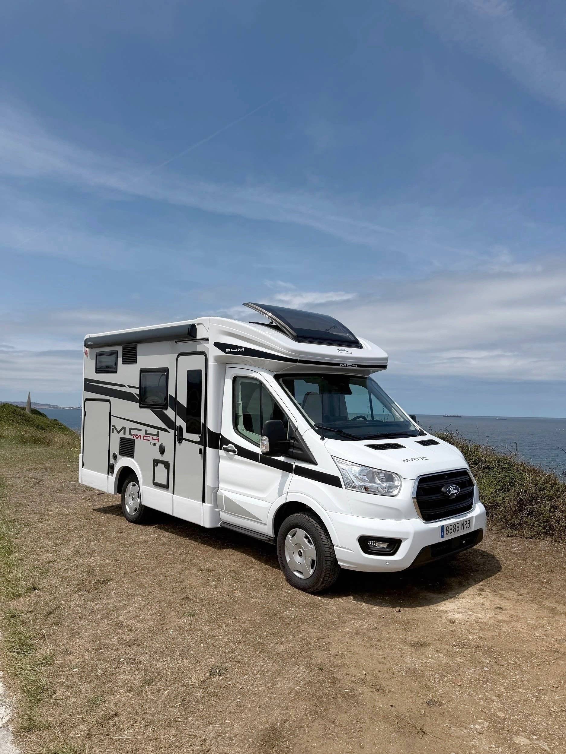 Front view from 3/4 Ford Transit 2,0 l 170 ch AUTOMATIC - Yescapa