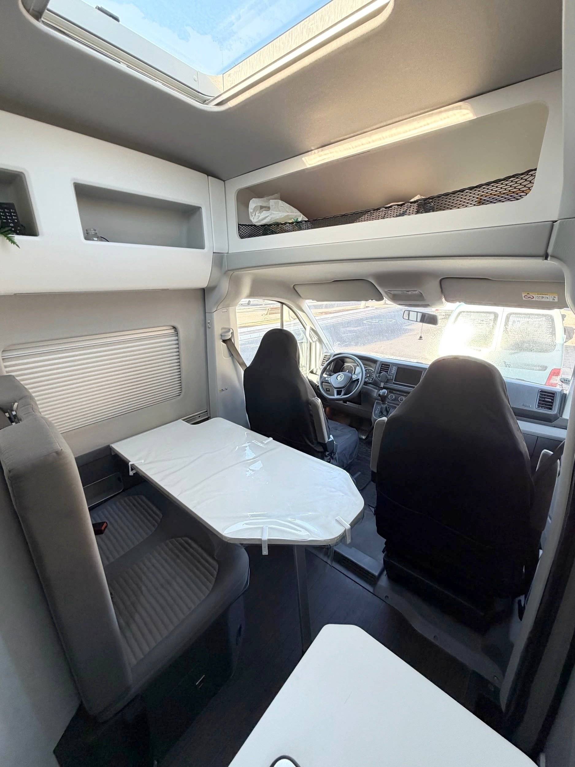 Coin repas Volkswagen Grand California 680 - Yescapa