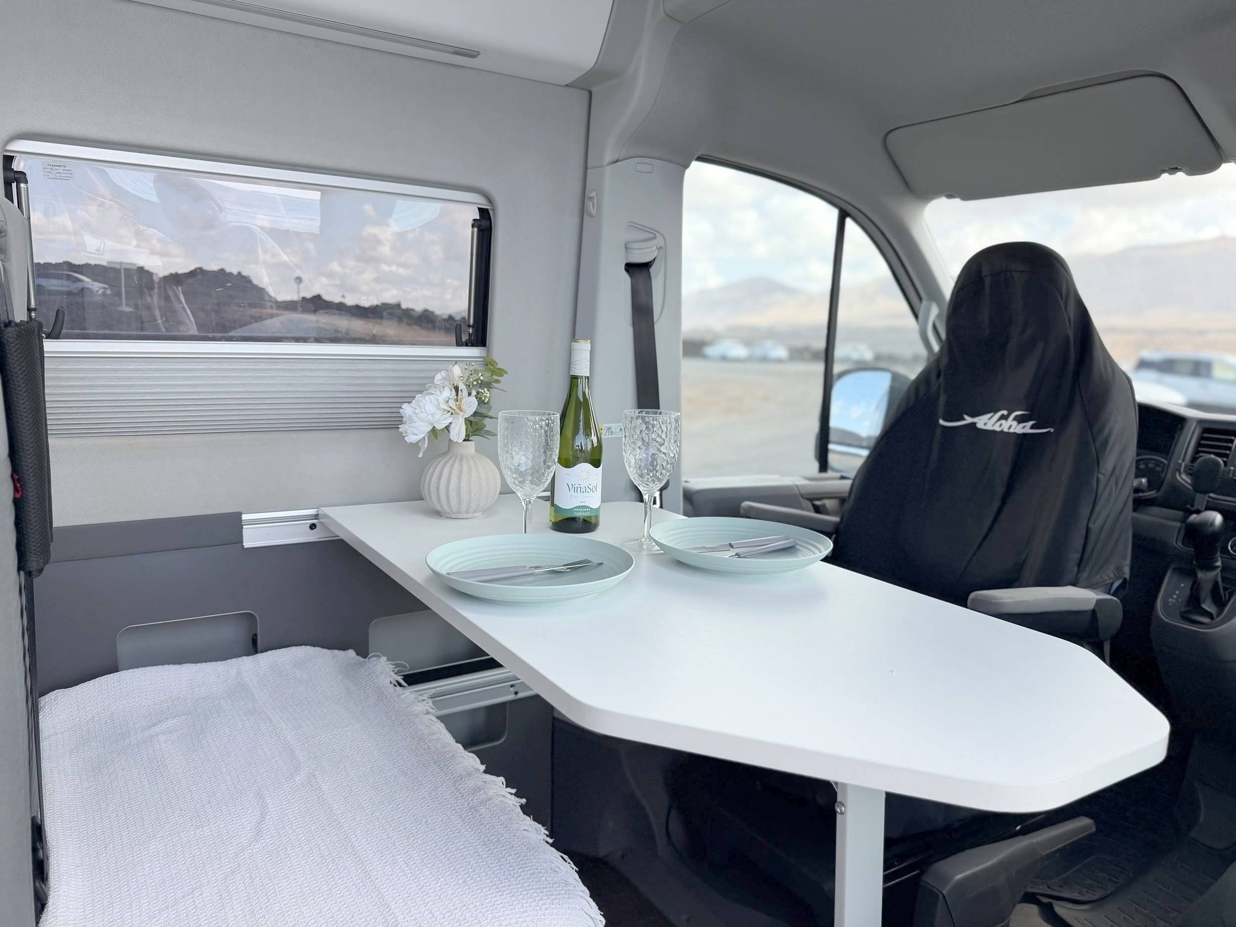 Coin repas Volkswagen Grand California 680 - Yescapa