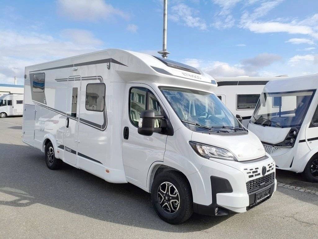 Front view from 3/4 Fiat Ducato - Yescapa