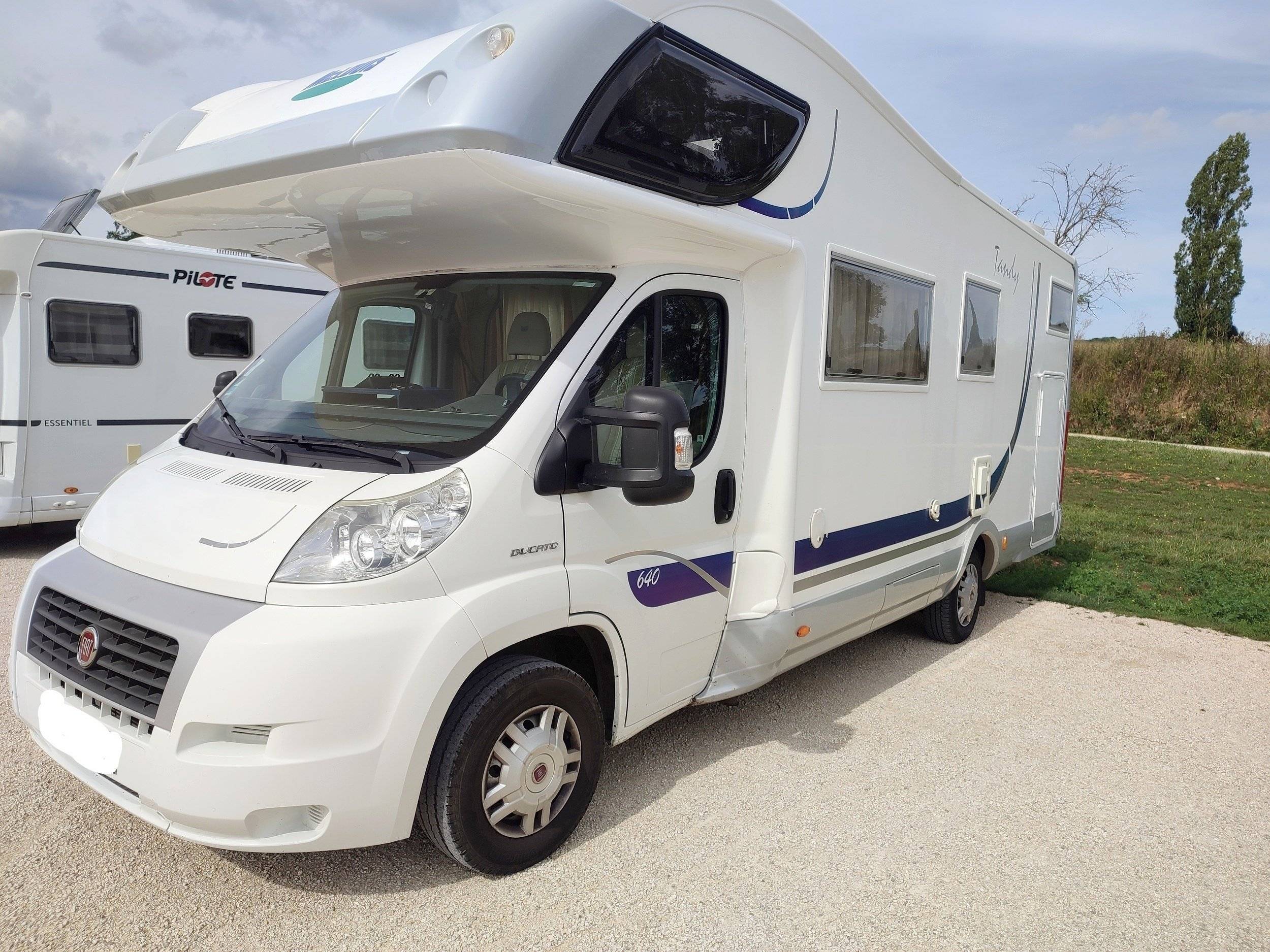 Vista de 3/4 Fiat Ducato 2,3 l Multijet 130 ch. - Yescapa