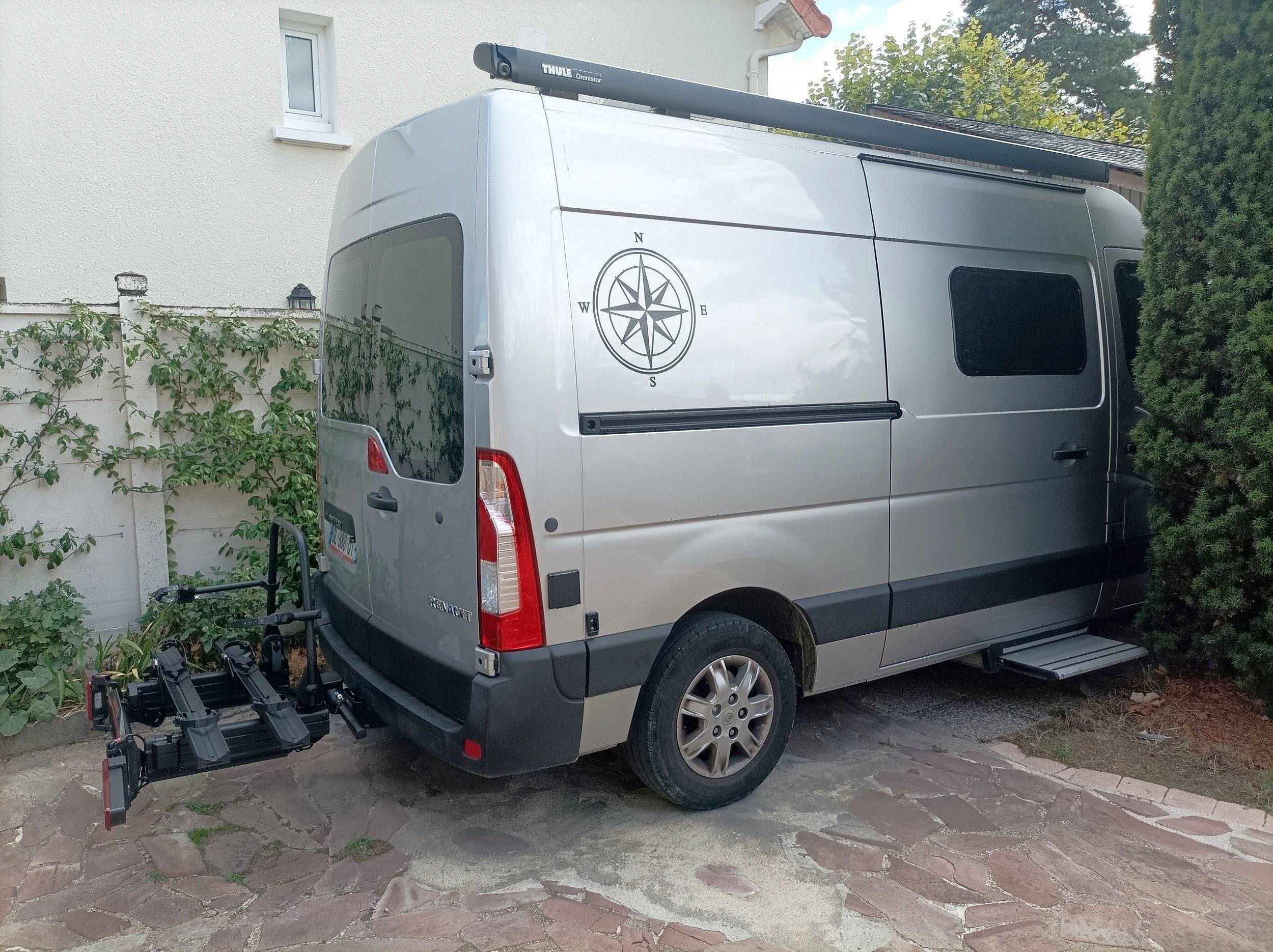 Vue avant de 3/4 Renault - Yescapa