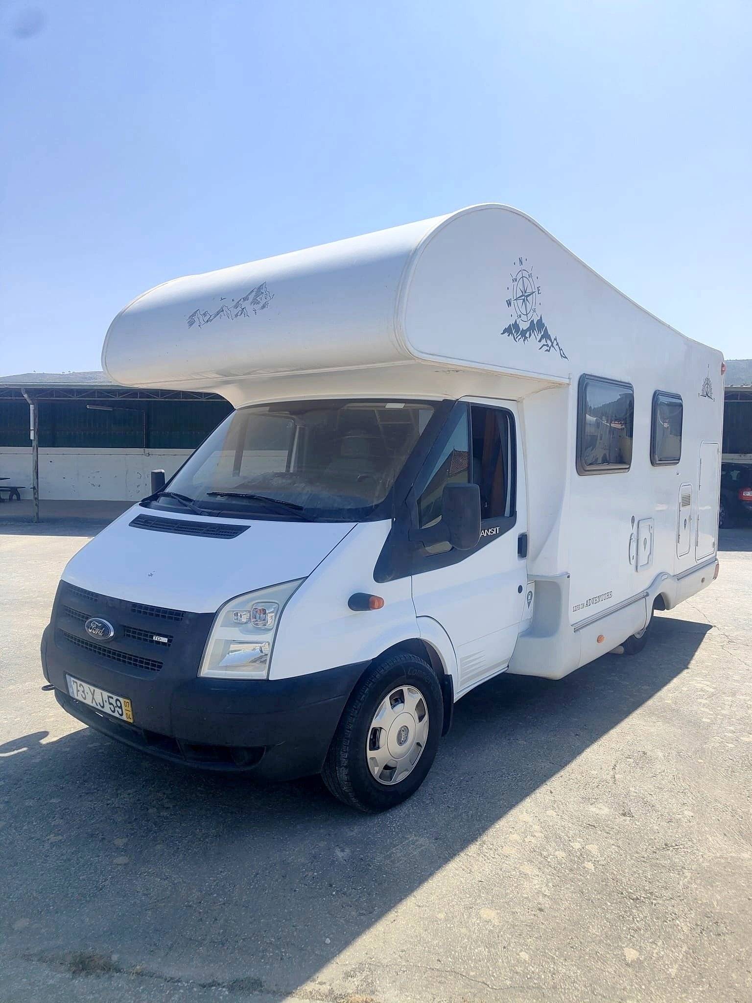 Front view from 3/4 Ford FORD TRANSIT - Yescapa