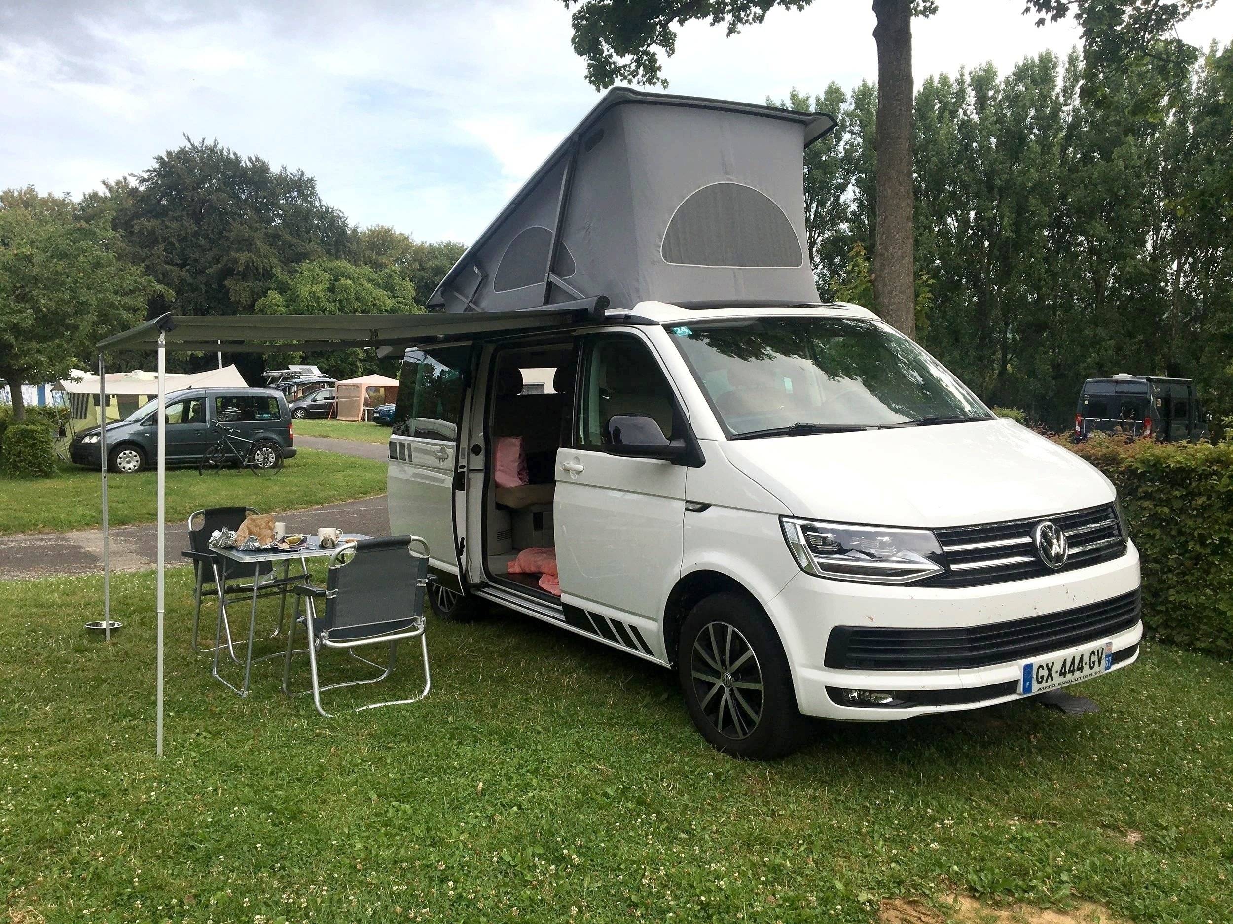 Vue avant de 3/4 Volkswagen - Yescapa