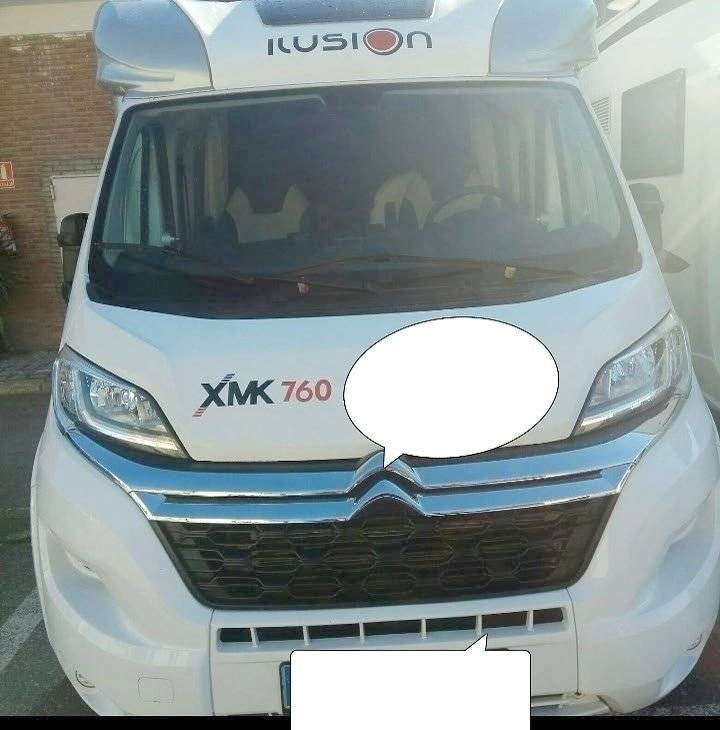 schräge Vorderansicht Citroën Jumper 2,2 l 130 ch - Yescapa