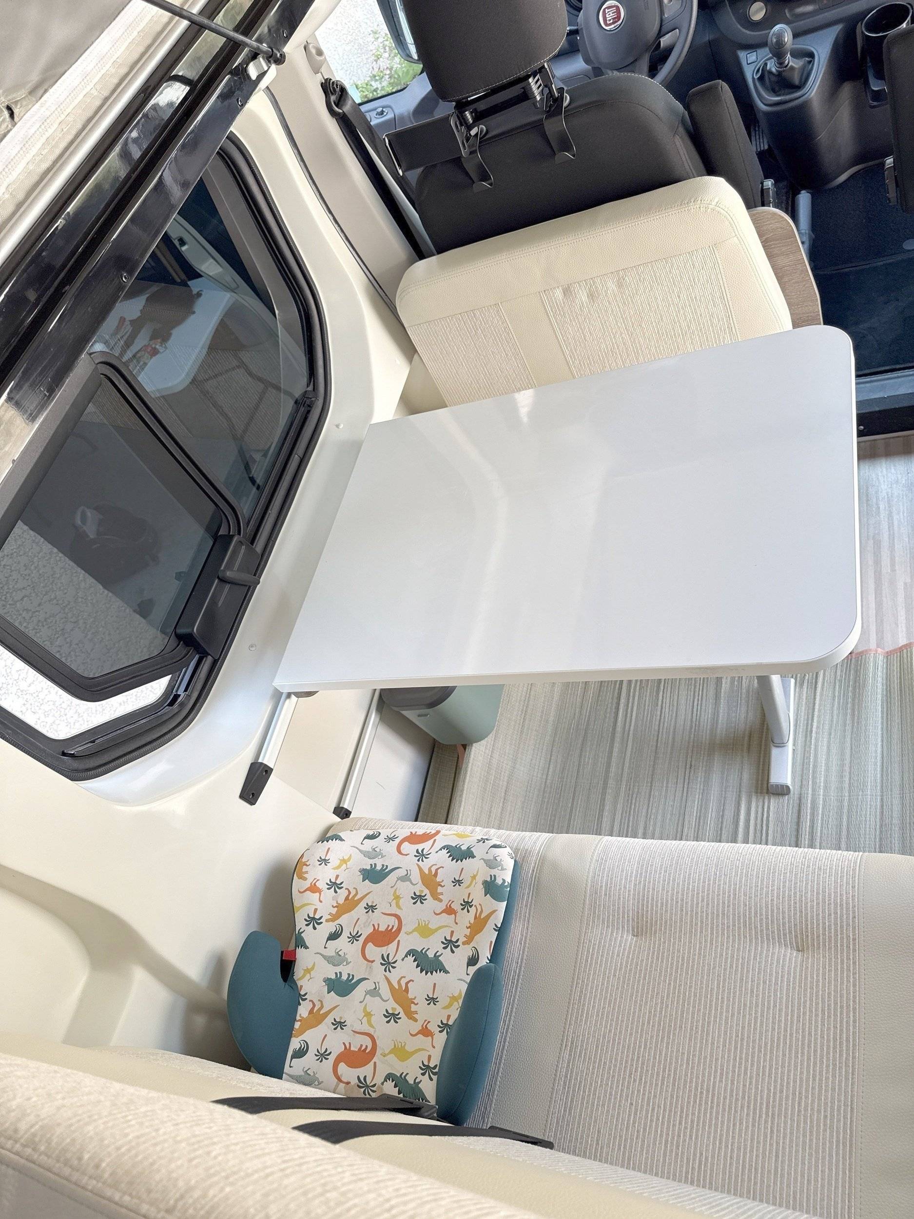 Dining Area Fiat Talento dci 1,6 l 120 ch - Yescapa