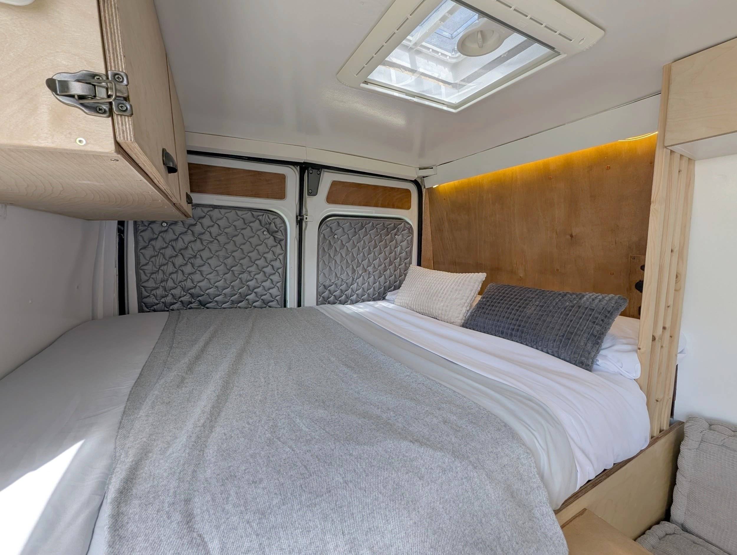 Plazas en cama Citroën Jumper 2,8 HDI 127 cv - Yescapa