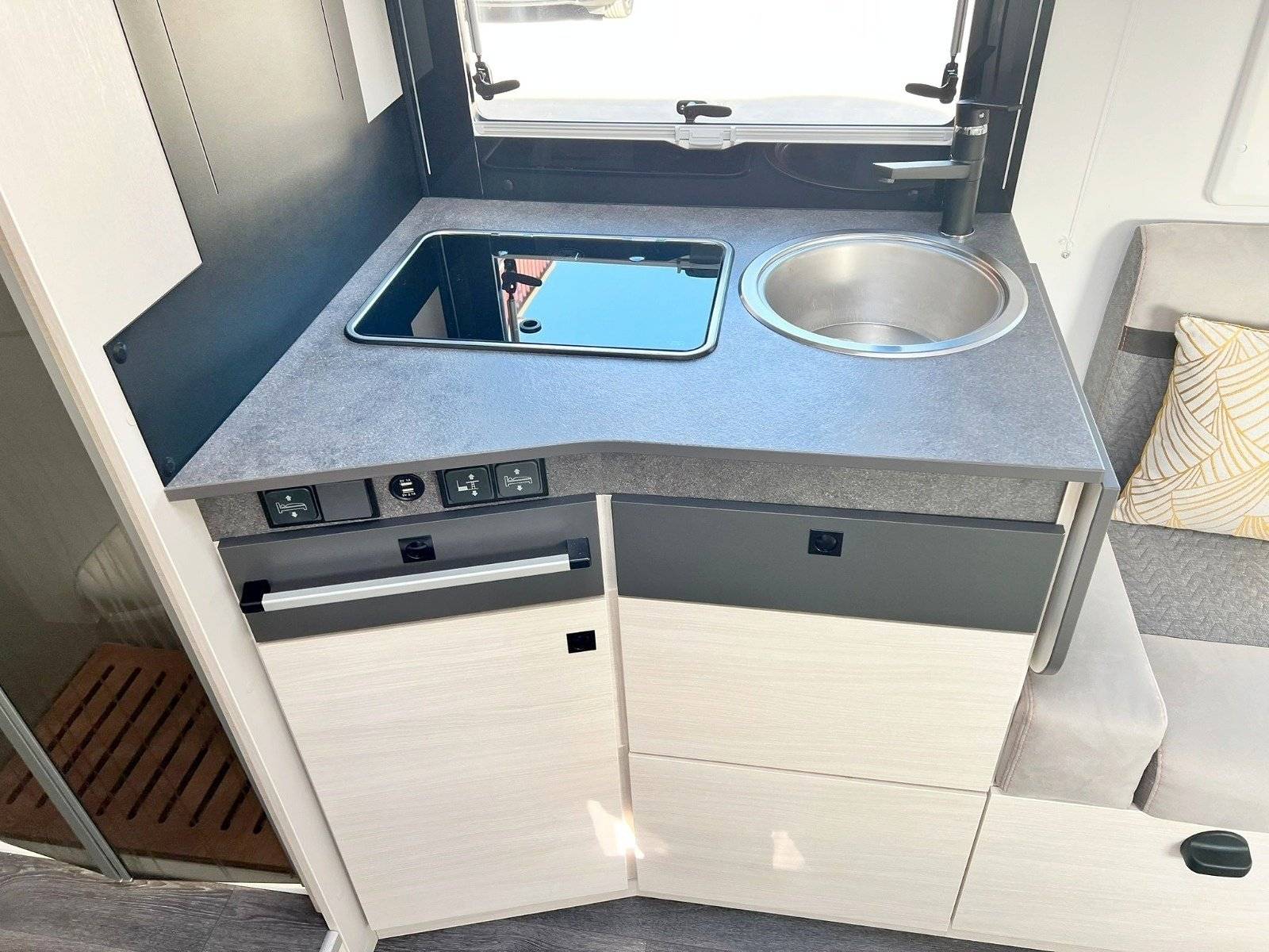 Challenger 380 GRAPHITE