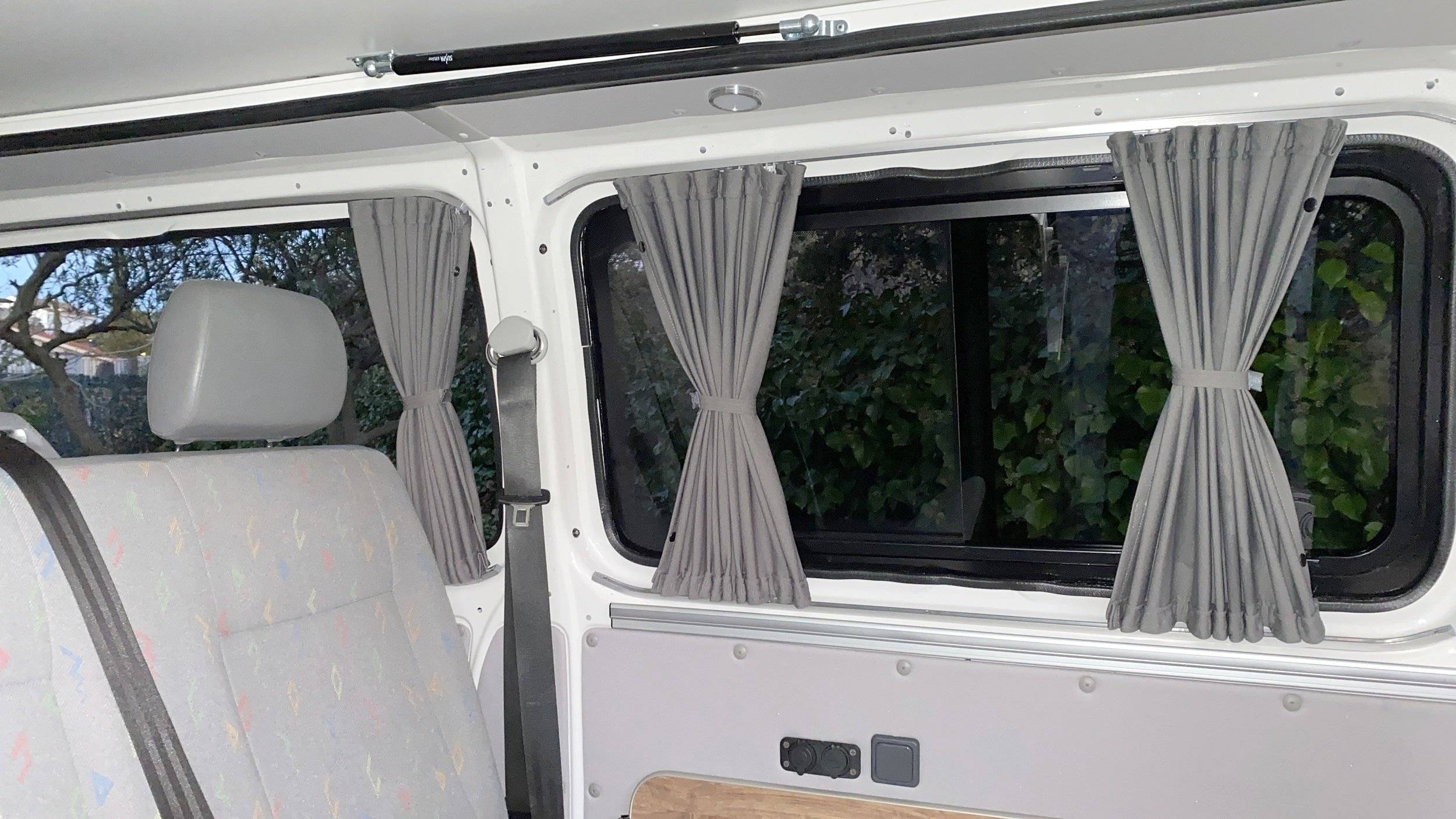 Volkswagen Transporter T6 (Roja)