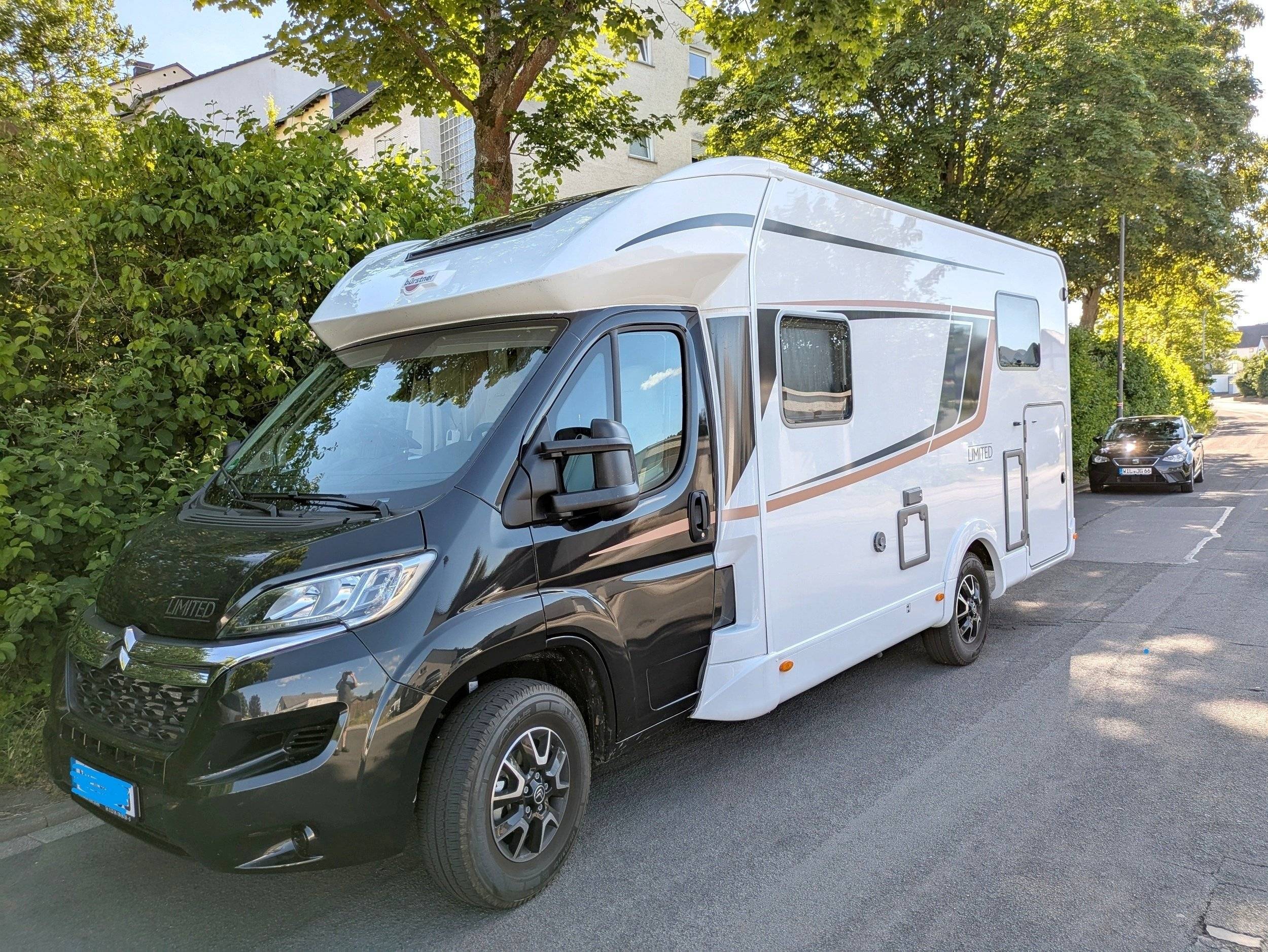 Front view from 3/4 Citroën Citroën jumper - Yescapa