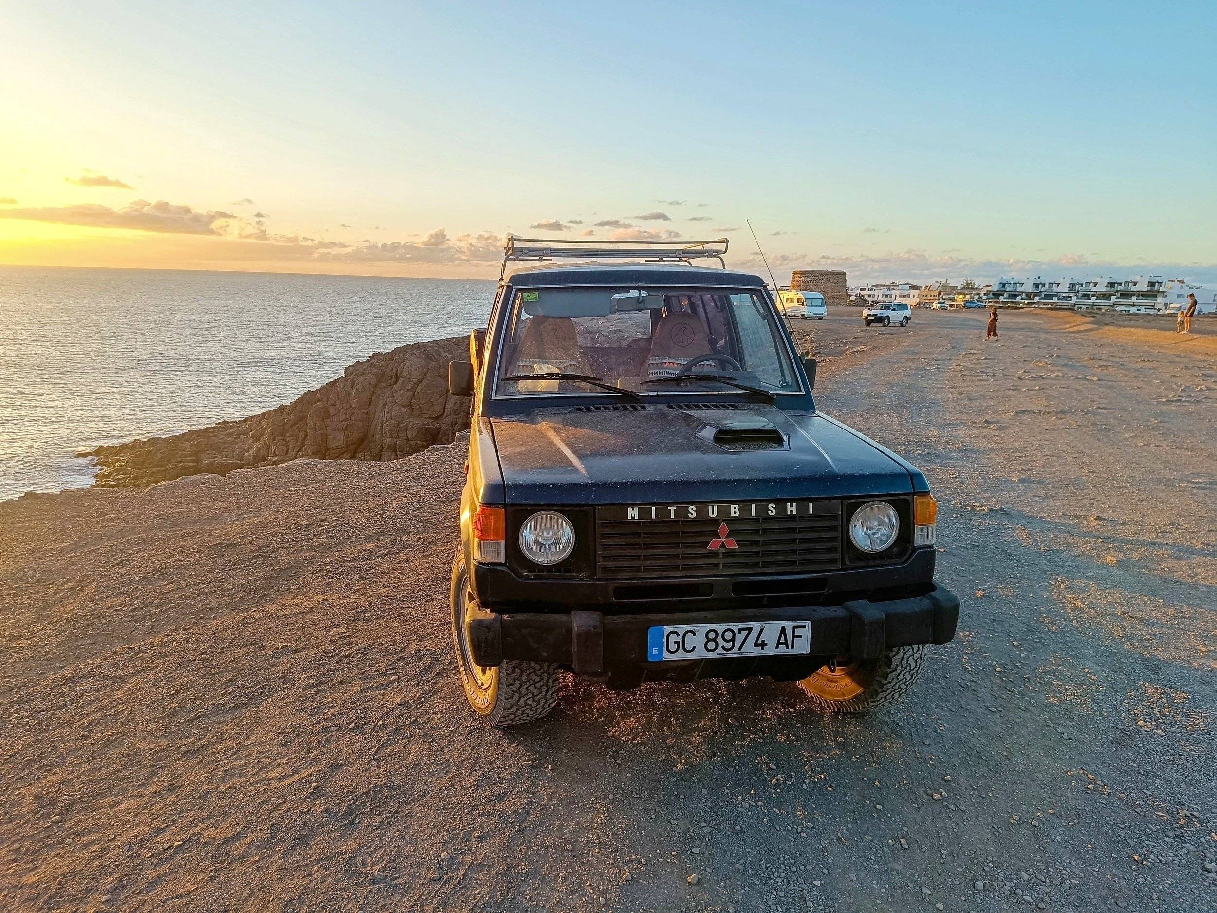 Vue avant de 3/4 Mitsubishi Mitsubishi - Yescapa