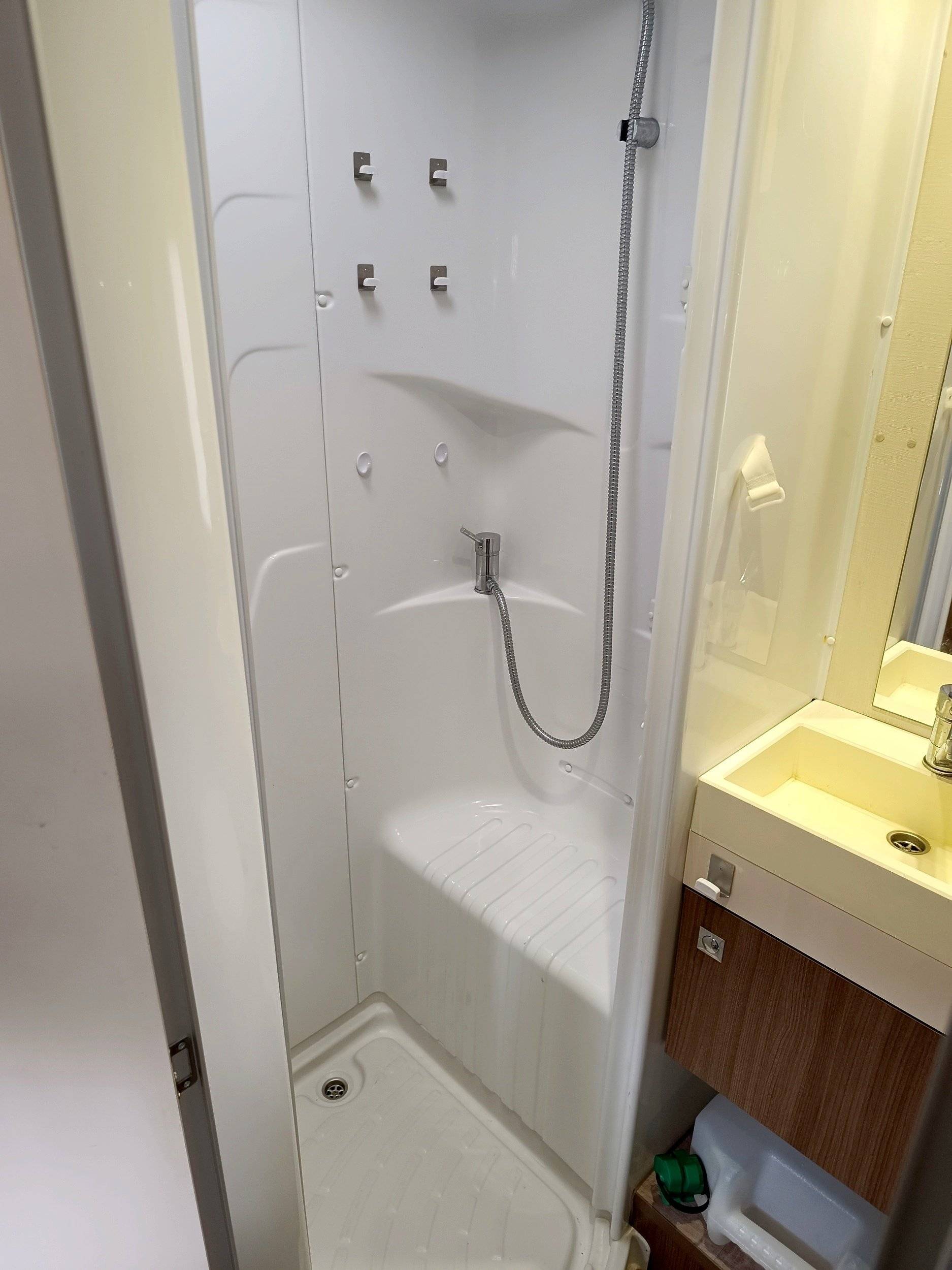 Challenger ford transit