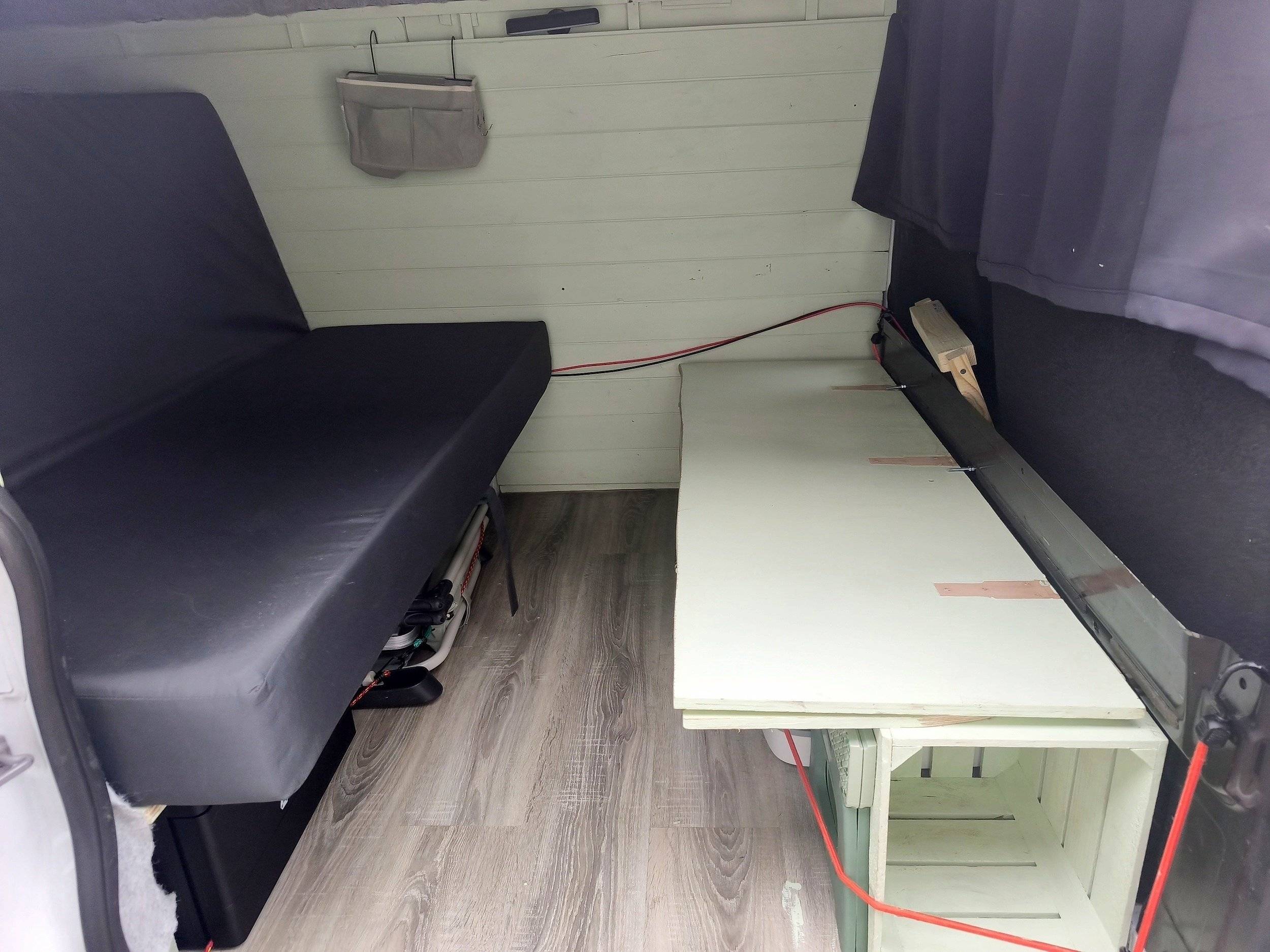 Área de jantar Ford Custom 170 ch - Yescapa