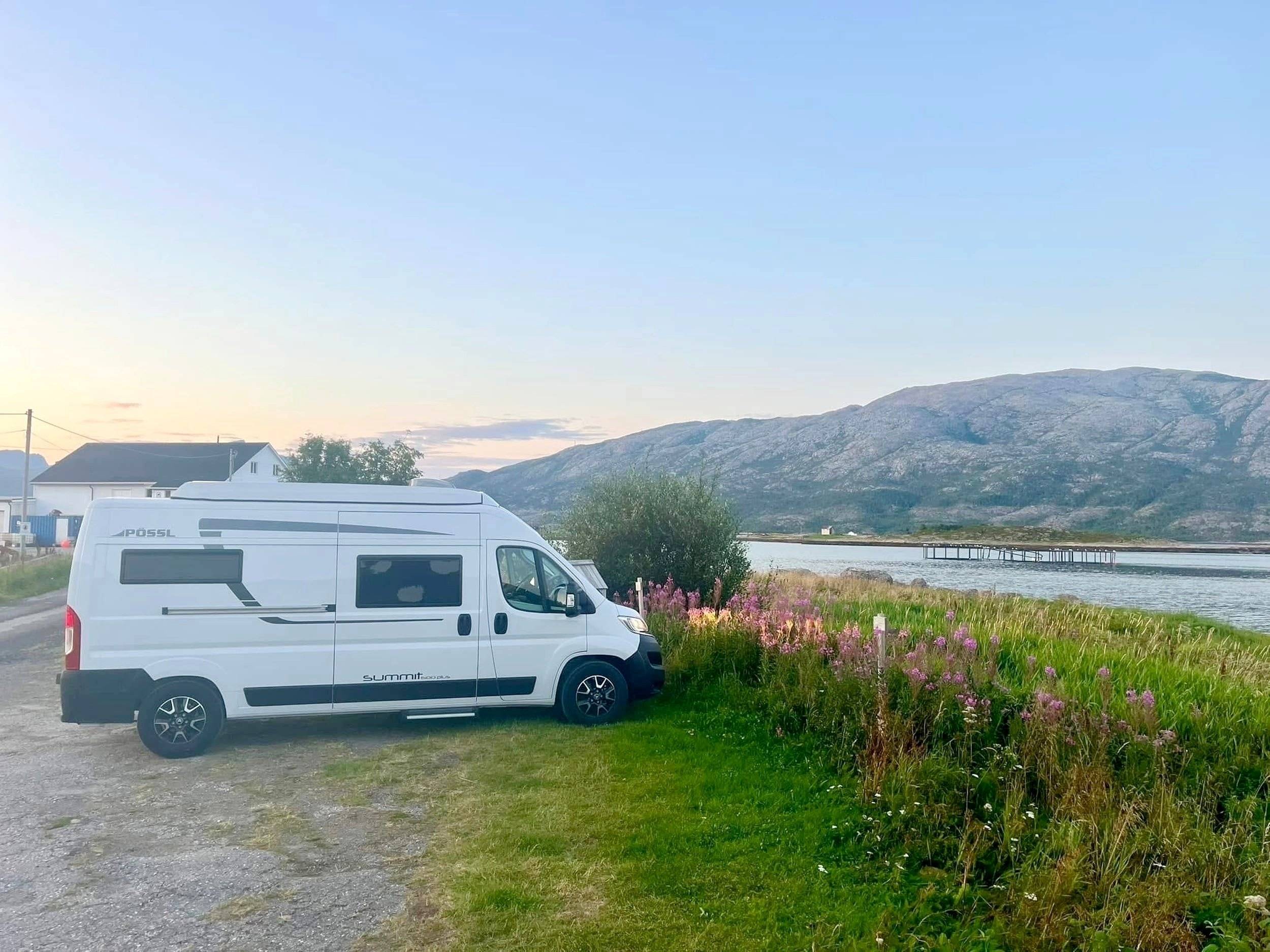 Vue avant de 3/4 Fiat 2,3 l 130 ch. - Yescapa