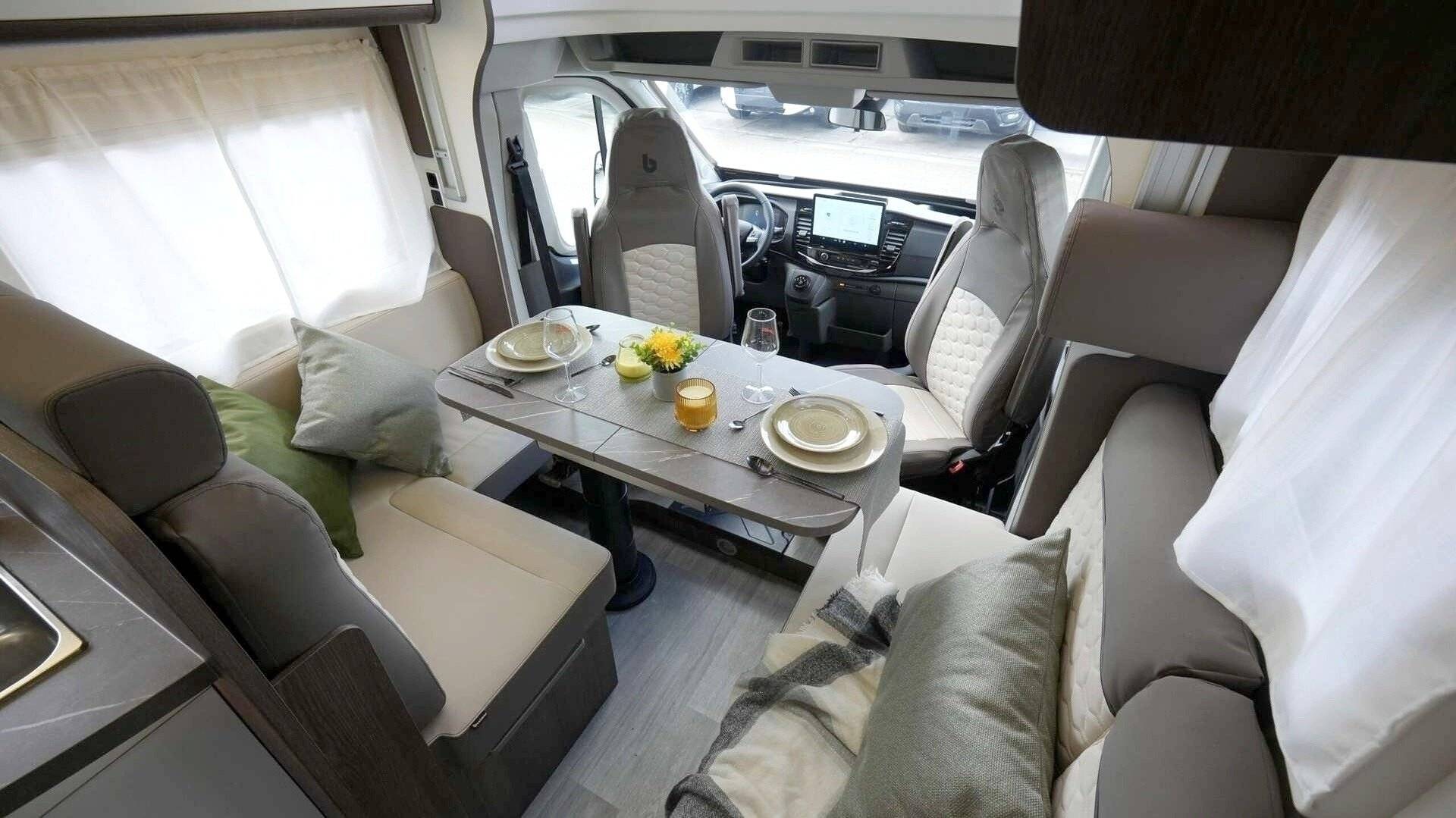 Dinette Ford ford transit - Yescapa