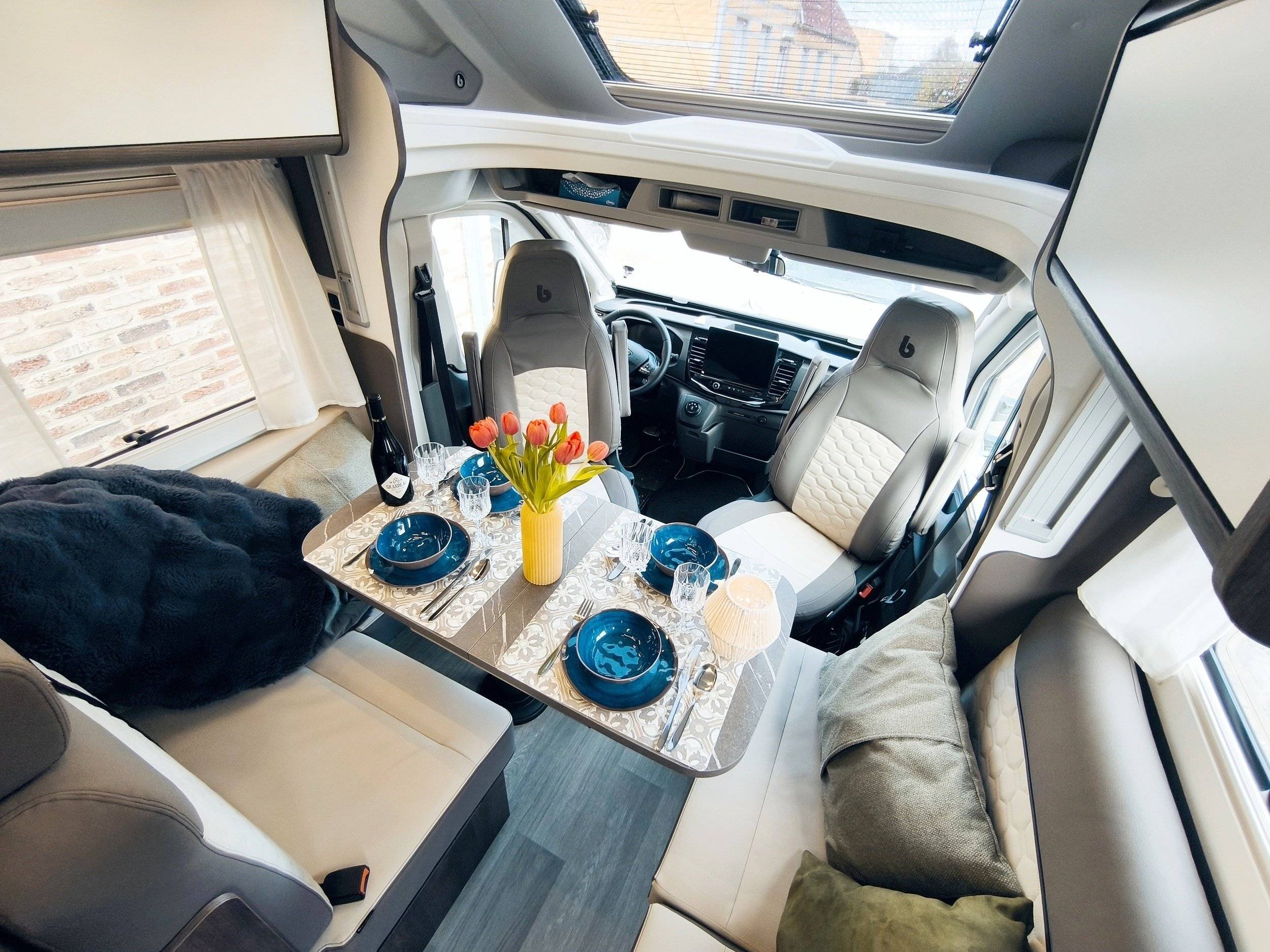 Coin repas Ford ford transit - Yescapa