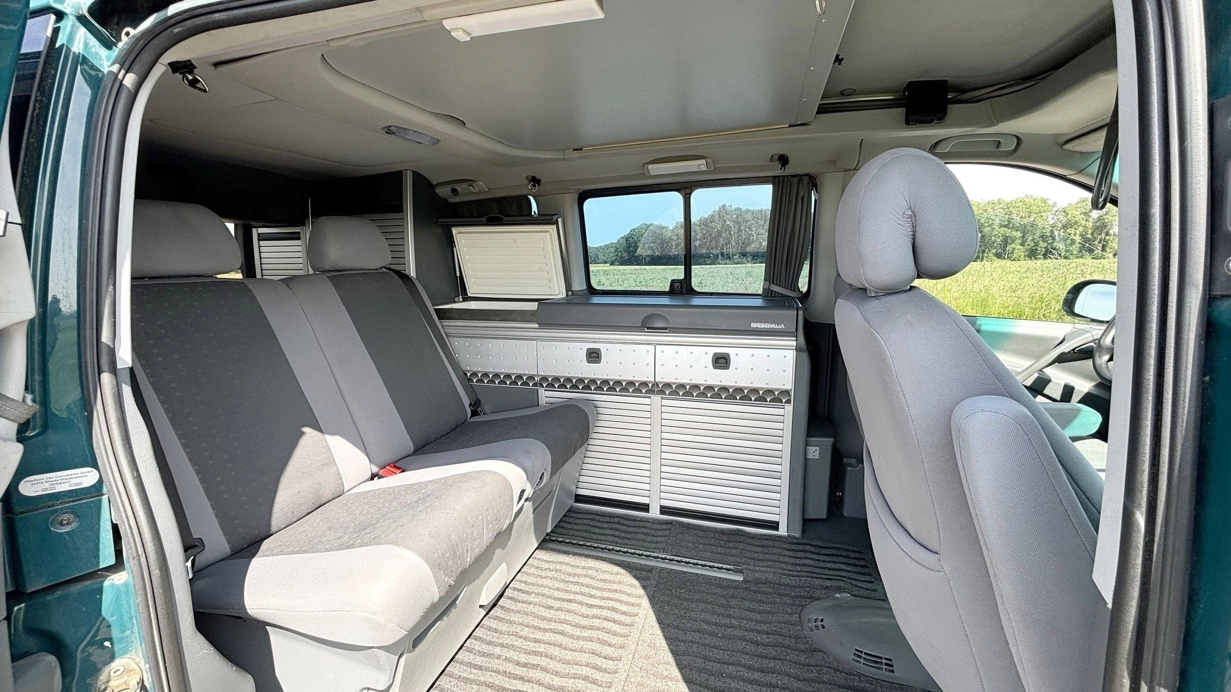 Área de jantar Mercedes VIANO 2.2 150CV - Yescapa