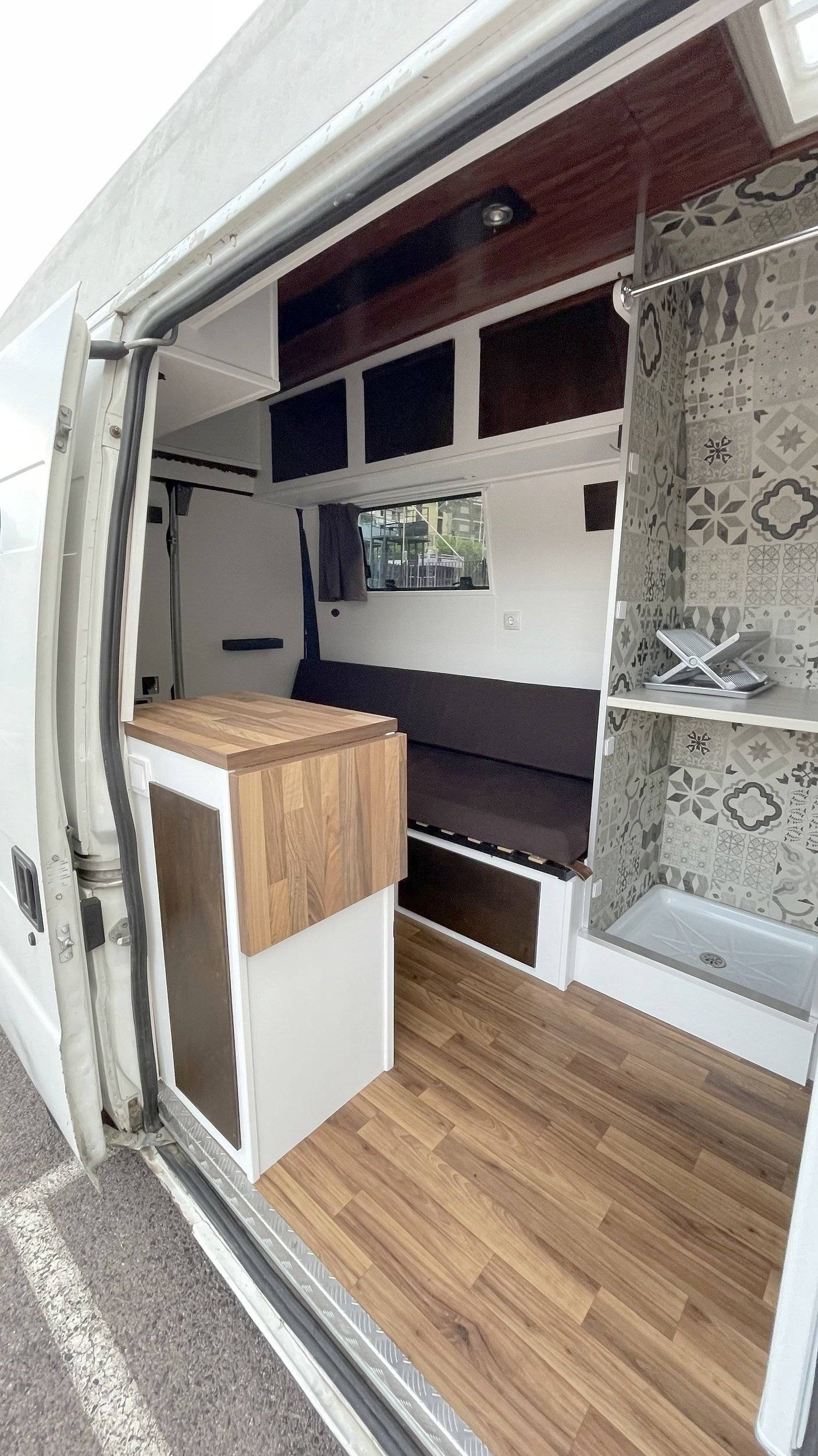 Dining Area Iveco - Yescapa
