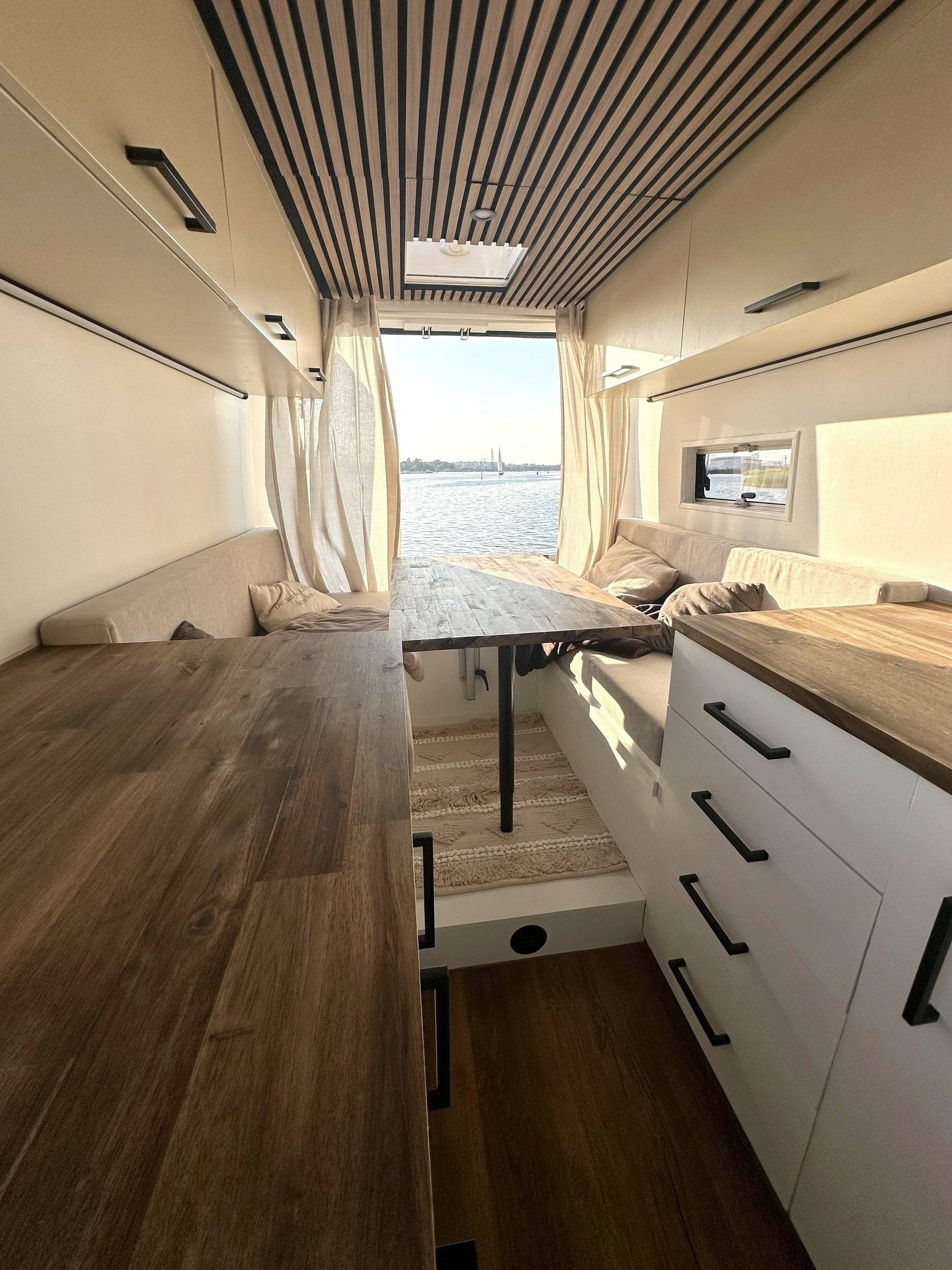 Dining Area Citroën Jumper 3,0 l 177 ch - Yescapa