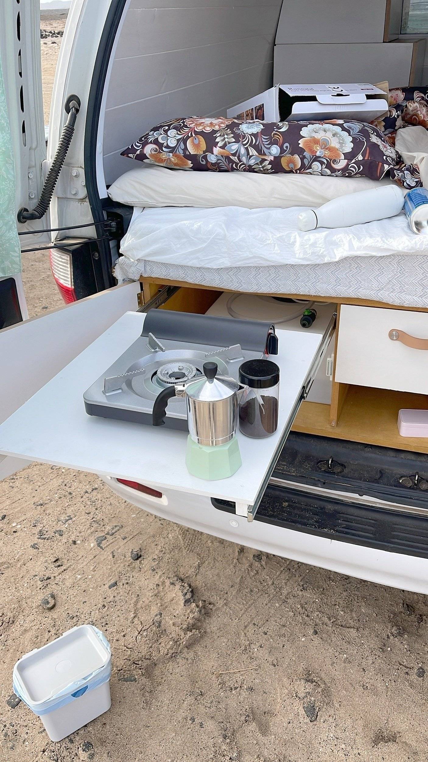 Kitchenette Hyundai H-1 - Yescapa