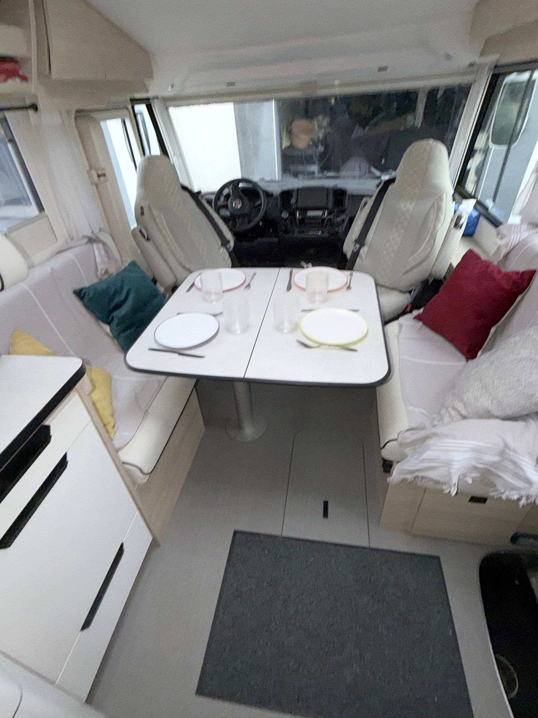 Coin repas Fiat Ducato 2,0 l 130 ch - Yescapa