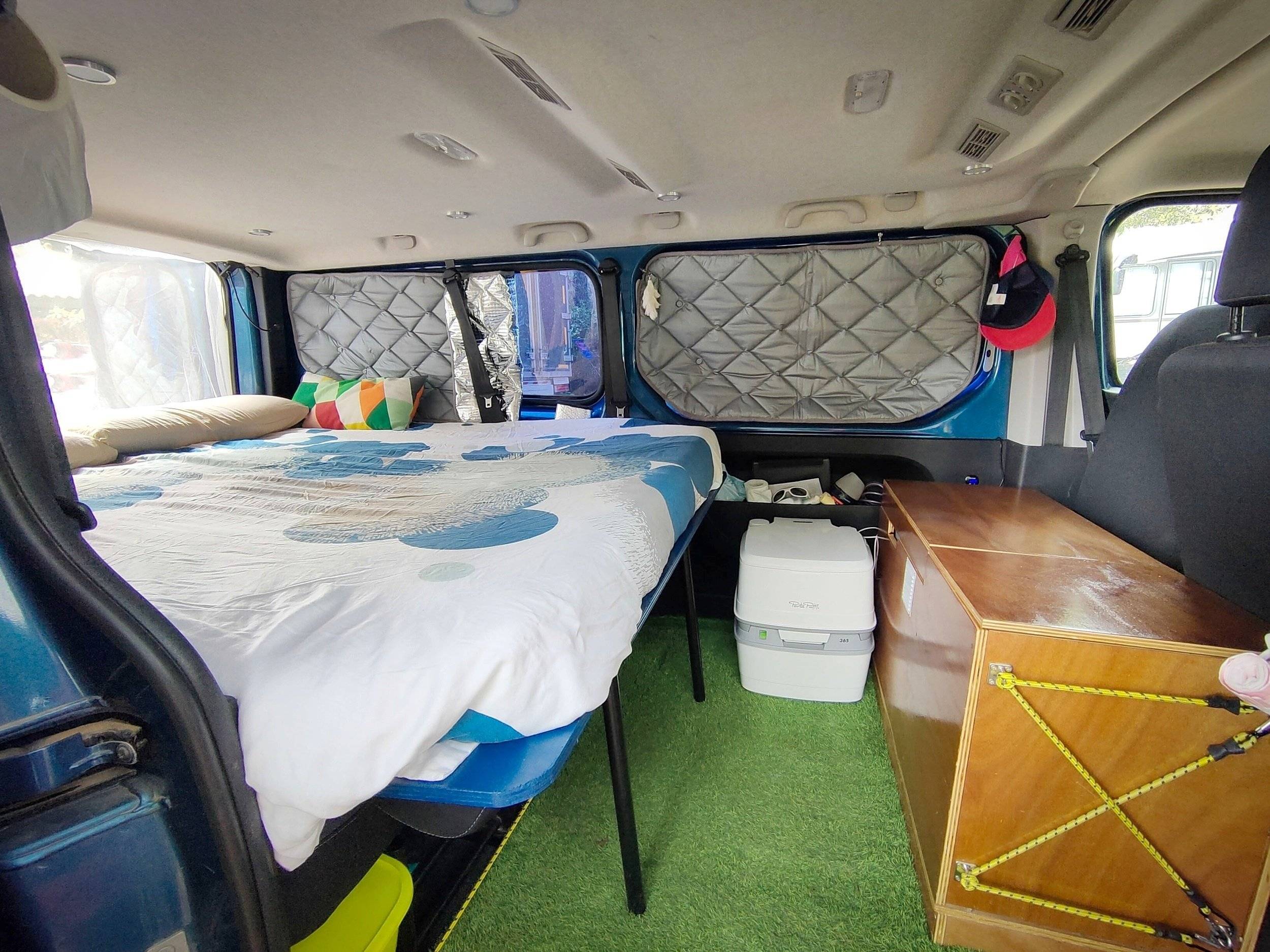 Schlafplätze Opel Vivaro L2H1 - Yescapa